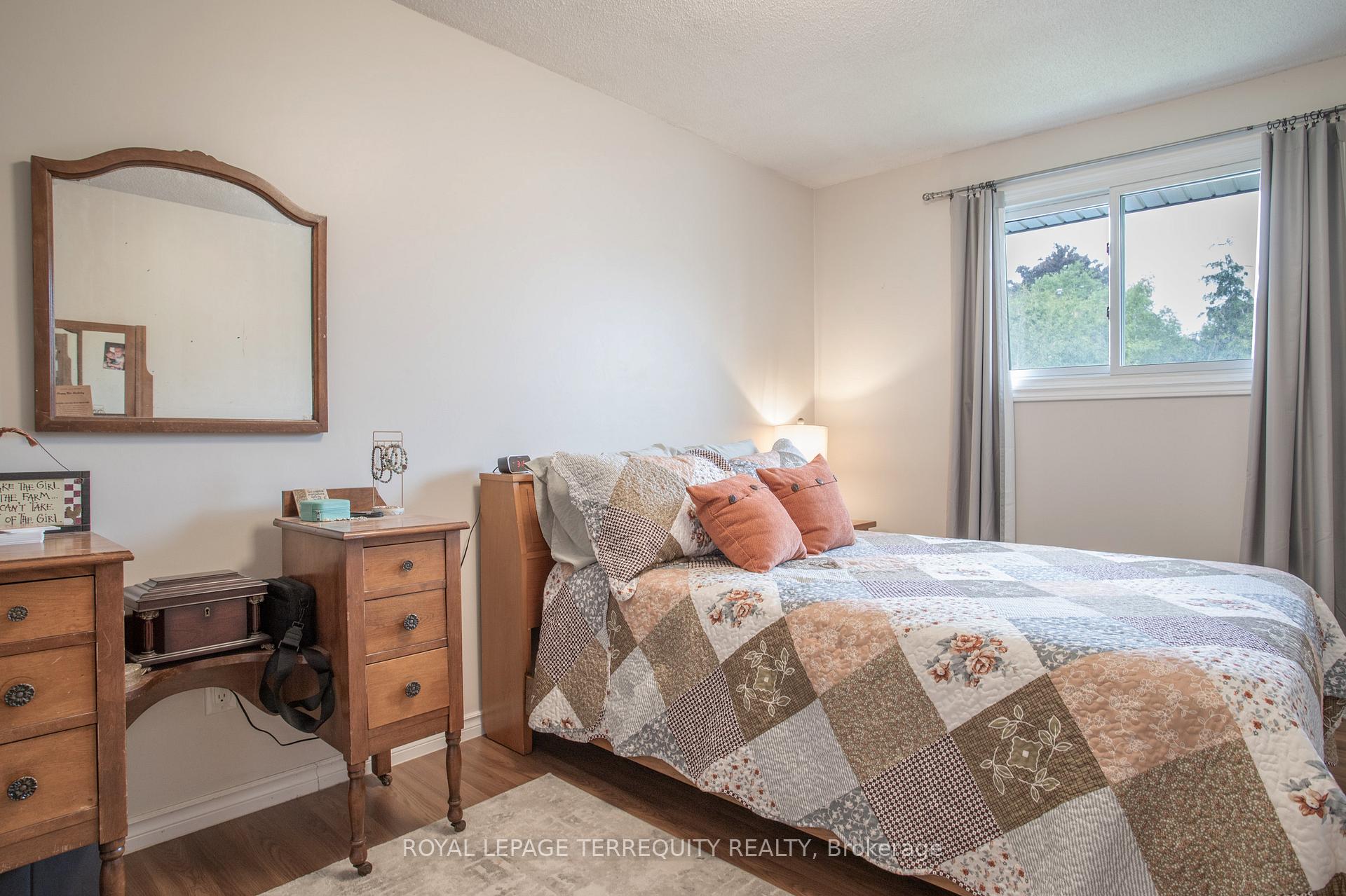 Photo 10 of Unit Main, 406 Oshawa Boulevard N, Oshawa, O'Neill — HOMEH