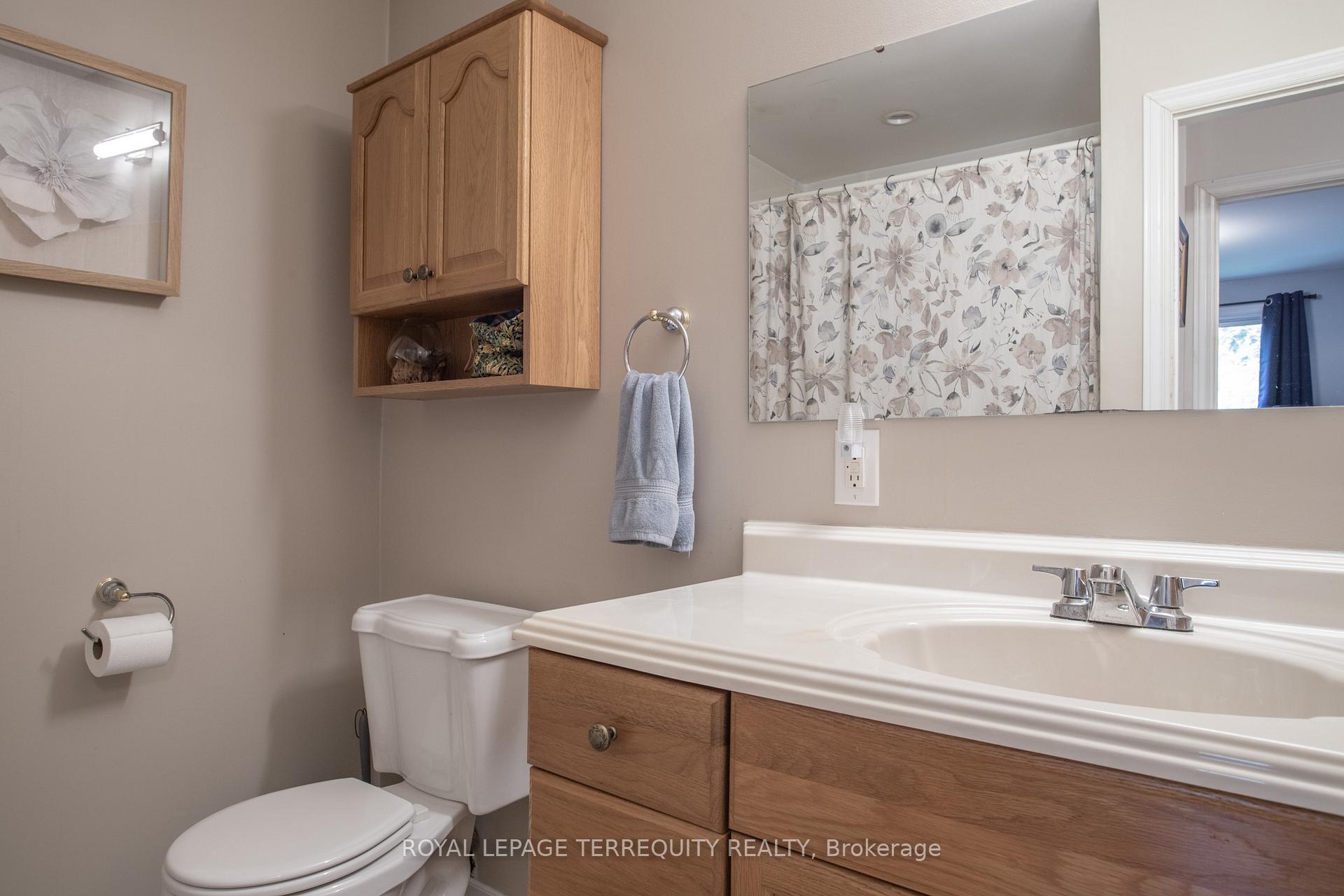 Photo 12 of Unit Main, 406 Oshawa Boulevard N, Oshawa, O'Neill — HOMEH