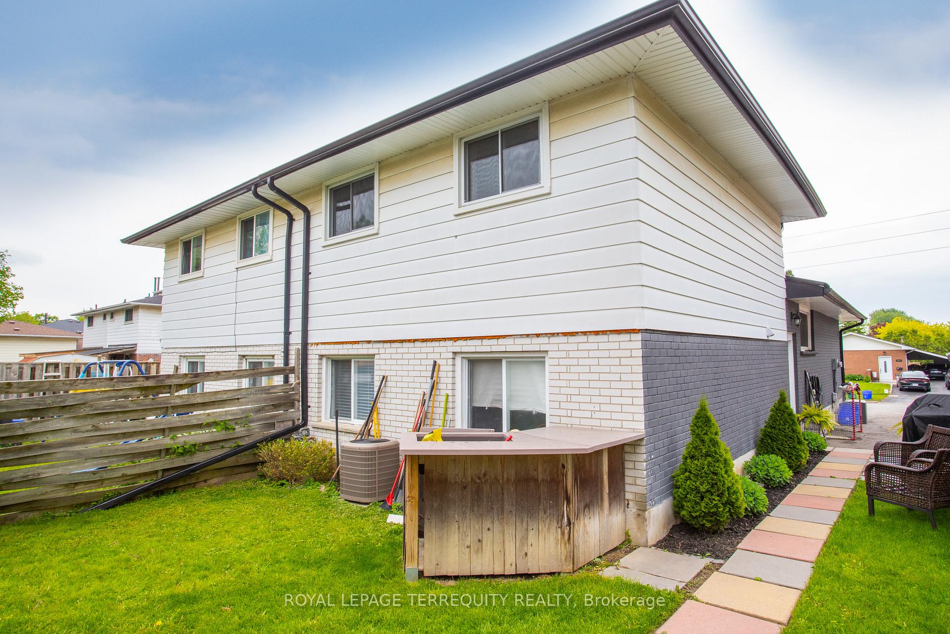 Photo 13 of Unit Main, 406 Oshawa Boulevard N, Oshawa, O'Neill — HOMEH