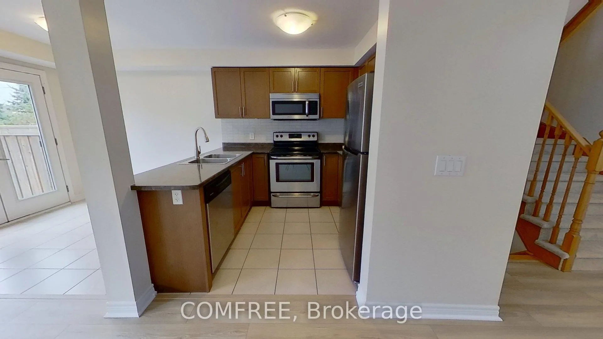 Photo 4 of 47 Nearco Crescent, Oshawa, Windfields — HOMEH