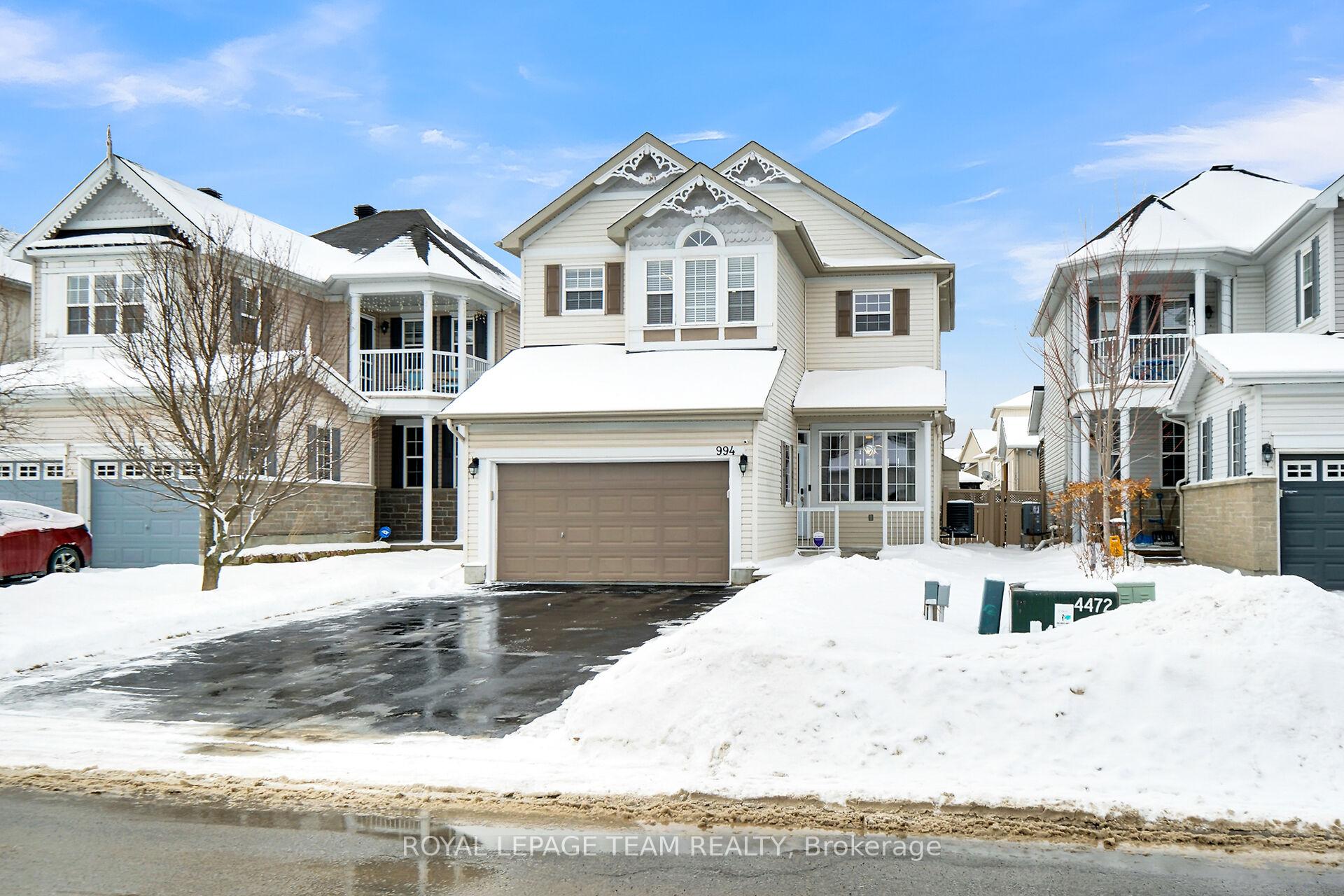 Front of 994 Linaria Walk E