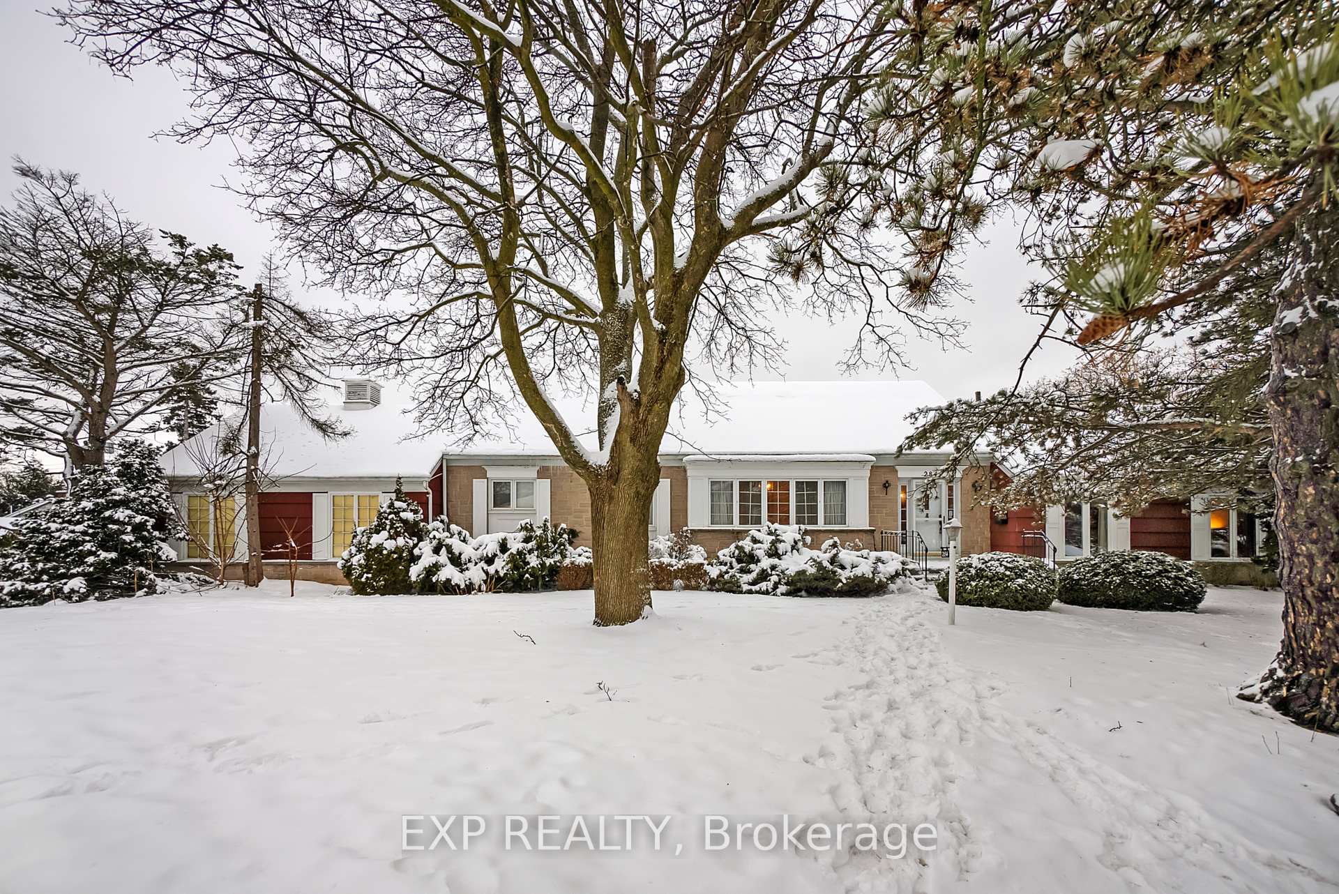 Front of 284 Avenue Road