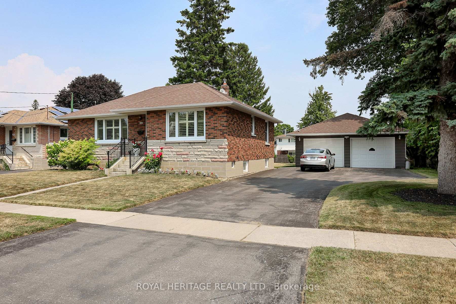 Front of 339 Nipigon Street E