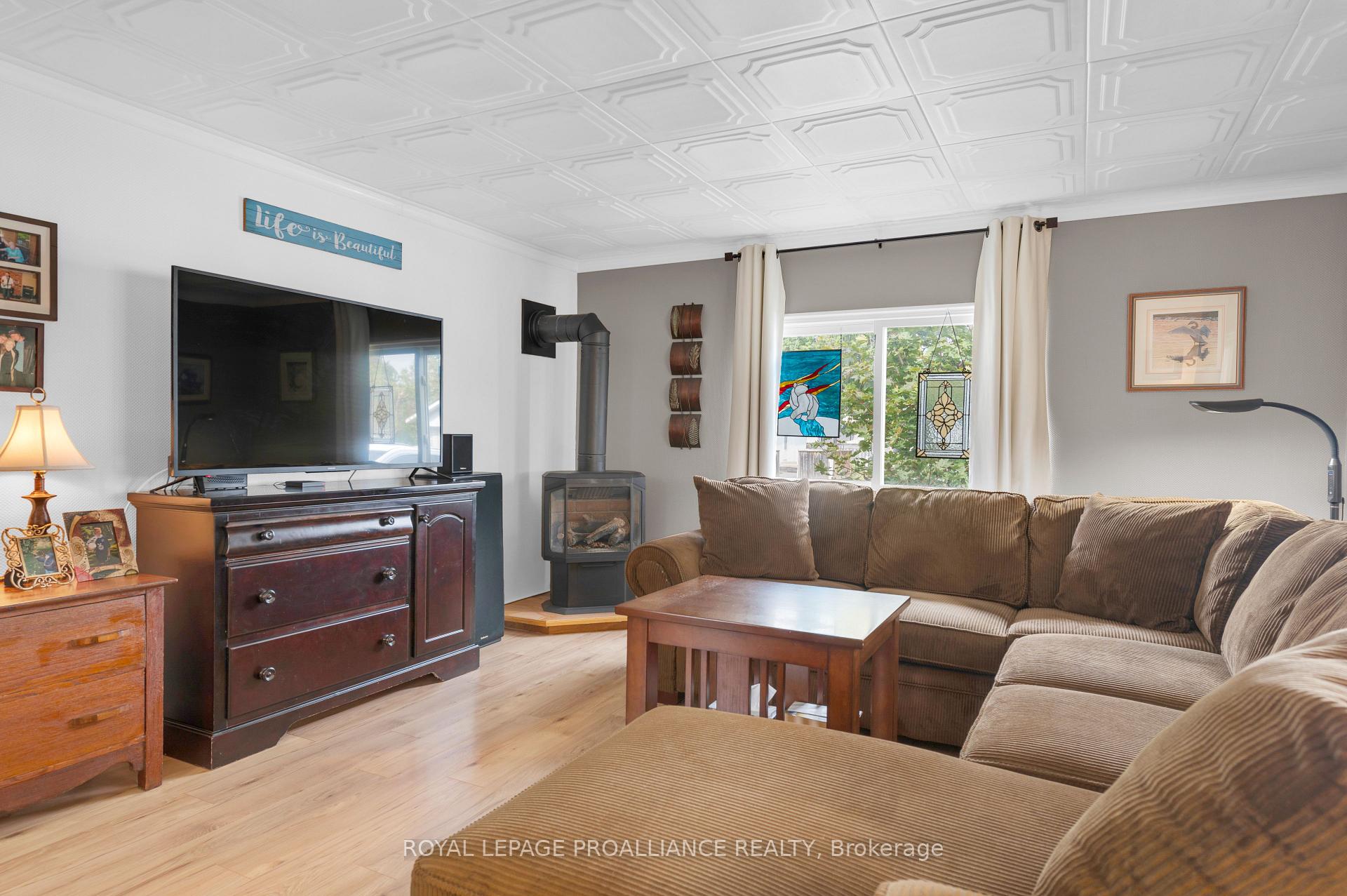 Photo 9 of 15 Finch Lane, Quinte West, Sidney Ward — HOMEH