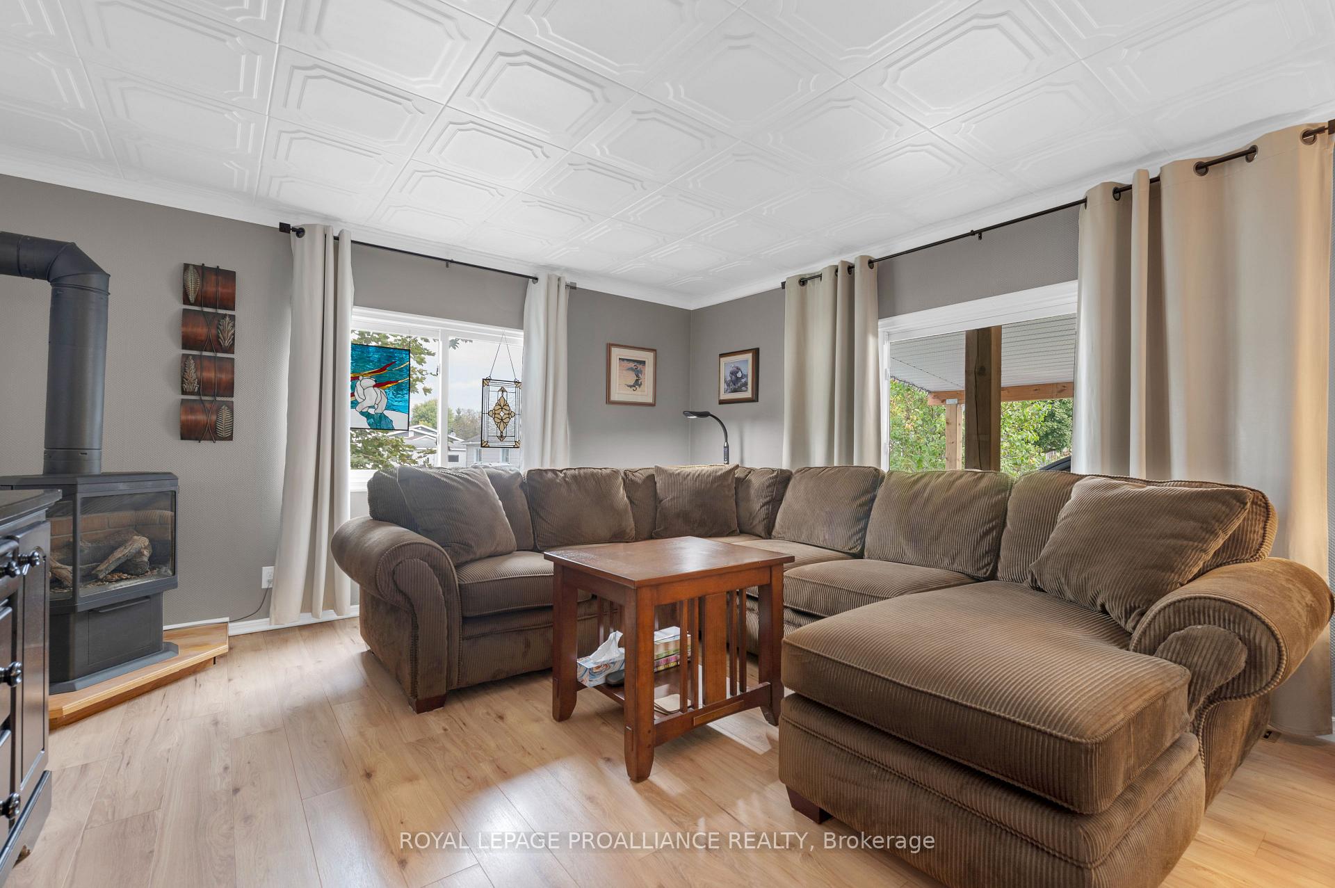 Photo 10 of 15 Finch Lane, Quinte West, Sidney Ward — HOMEH