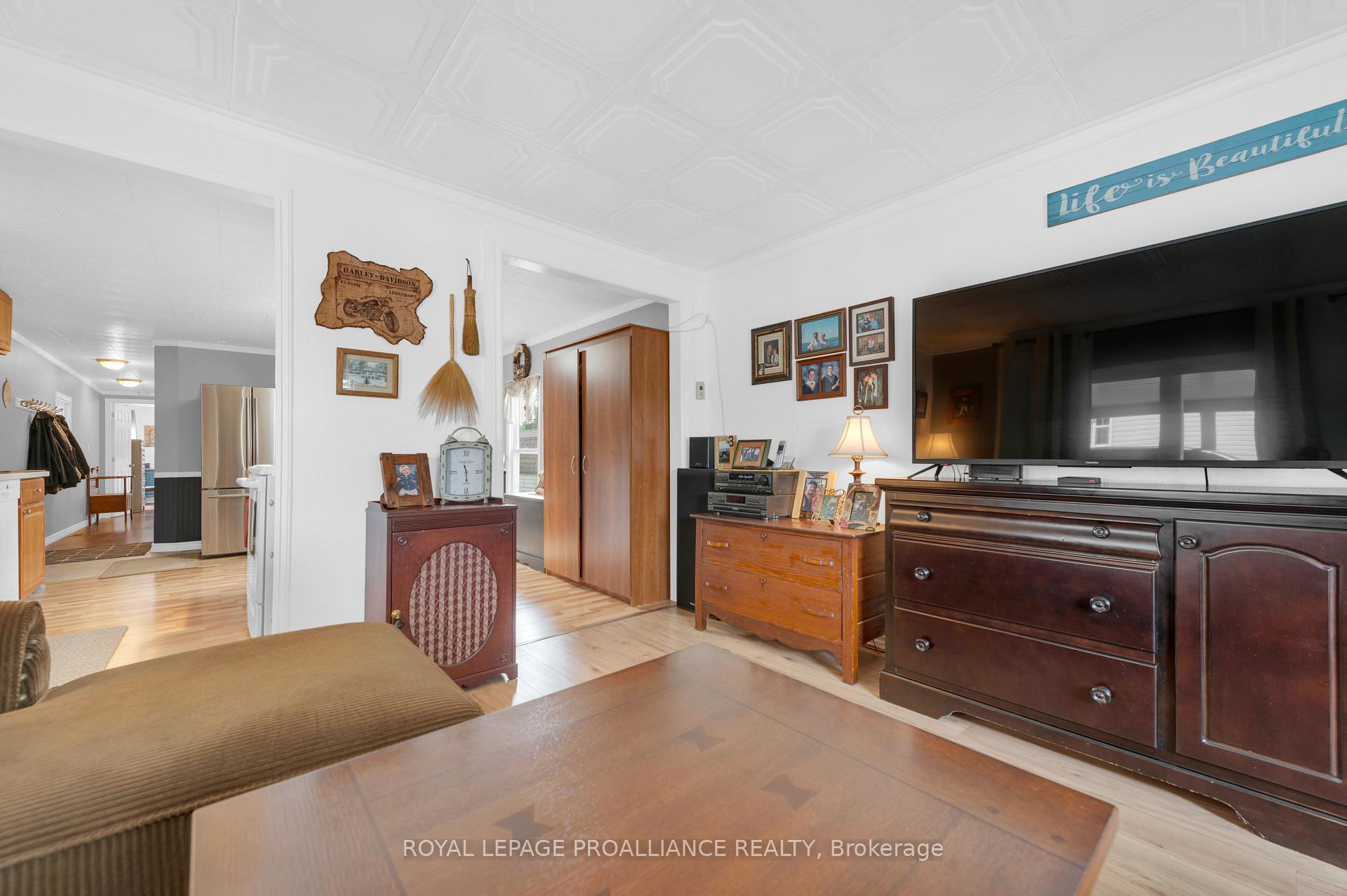 Photo 12 of 15 Finch Lane, Quinte West, Sidney Ward — HOMEH