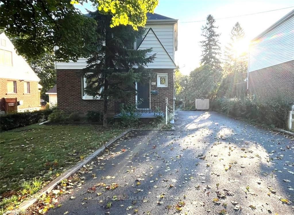 Front of 5672 Drummond Road