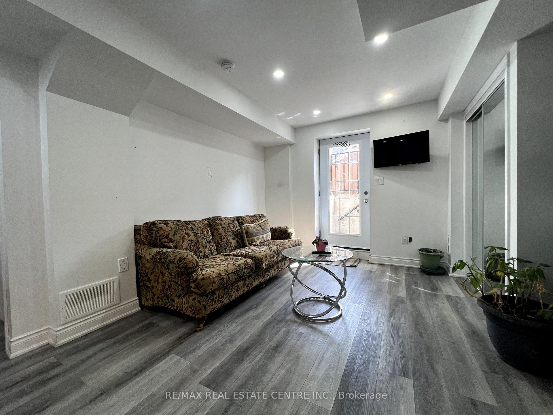 Photo 3 of Unit 2, 348 Mcdougall Crossing Crescent, Milton, Harrison — HOMEH