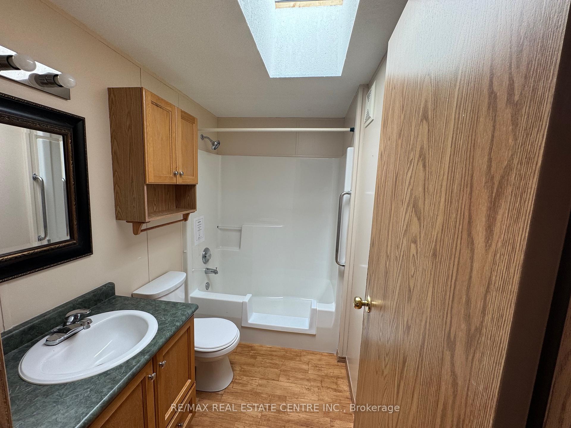 Photo 10 of 35 Water Street, Puslinch, Morriston — HOMEH