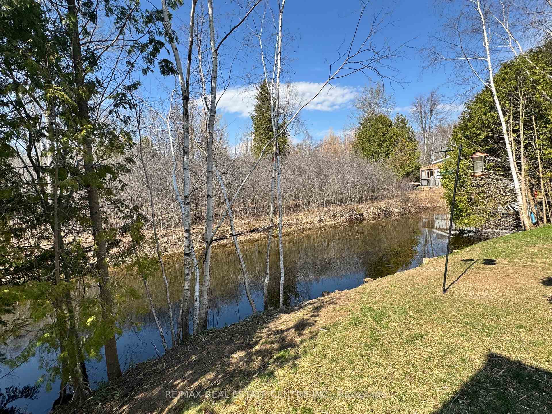 Photo 19 of 35 Water Street, Puslinch, Morriston — HOMEH