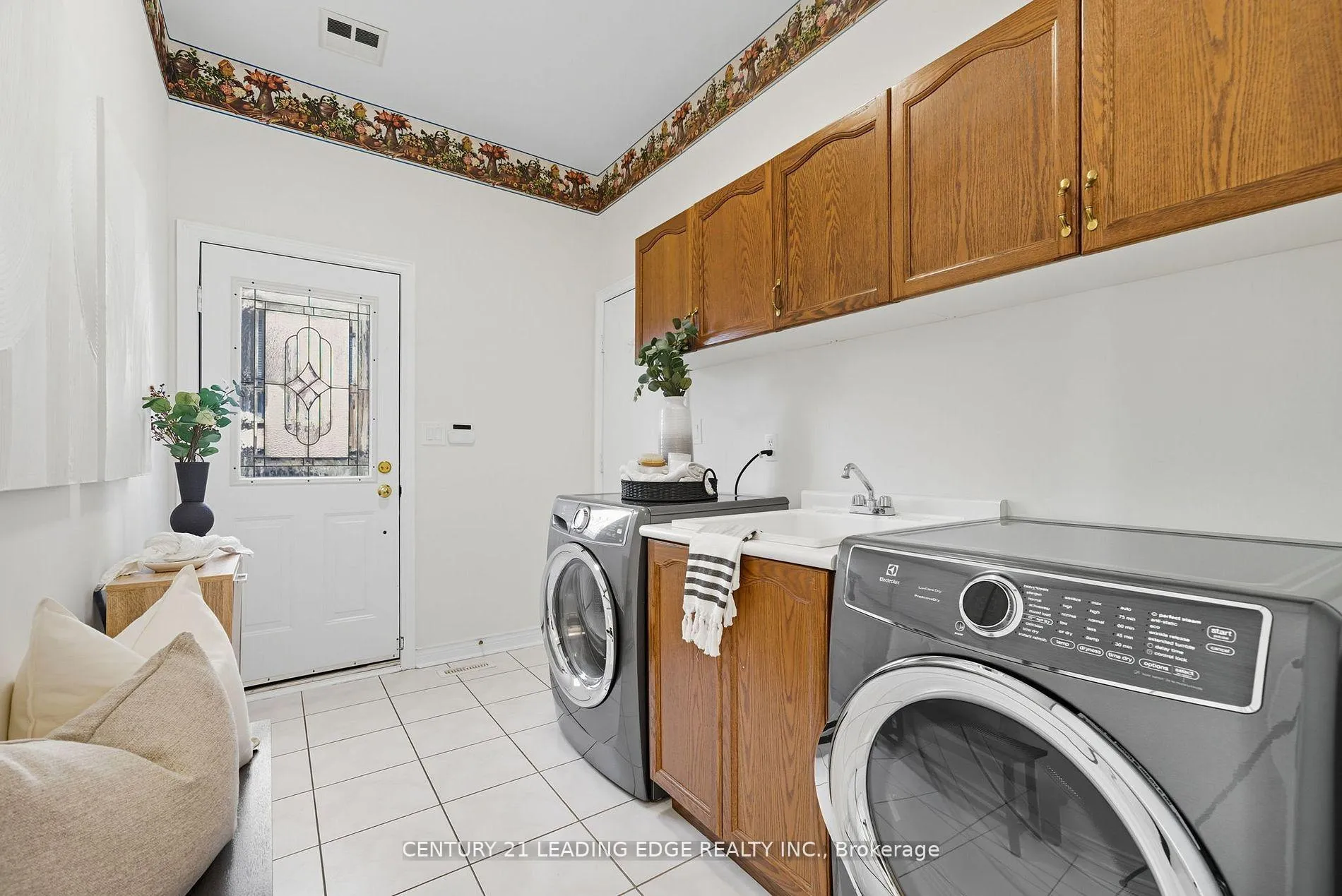 Photo 34 of 2308 Abbott Crescent, Pickering, Brock Ridge — HOMEH