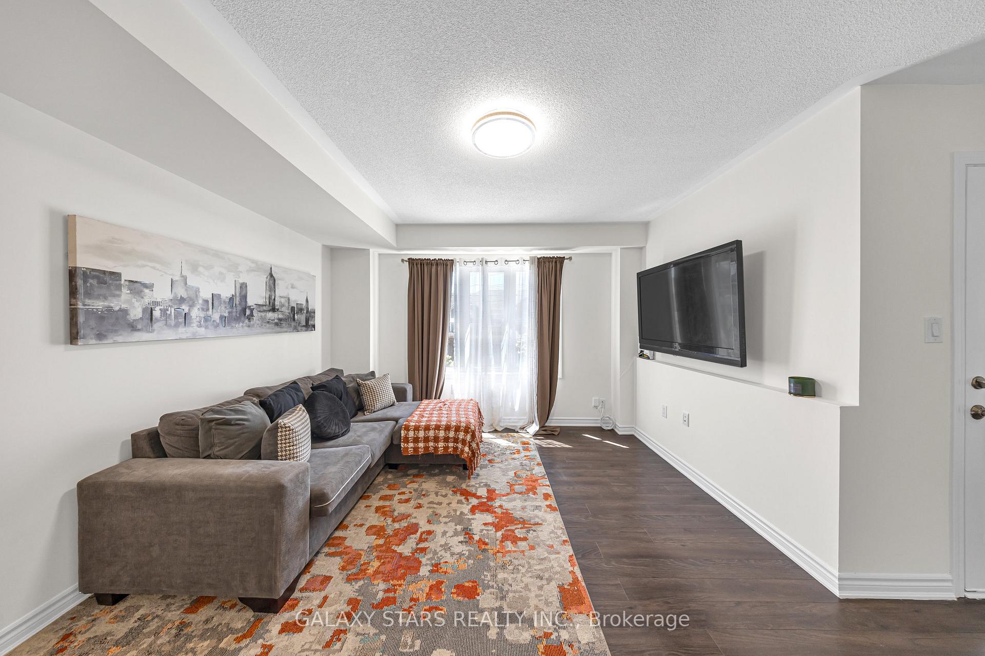 Photo 6 of 1034 Dragonfly Avenue, Pickering, Rural Pickering — HOMEH