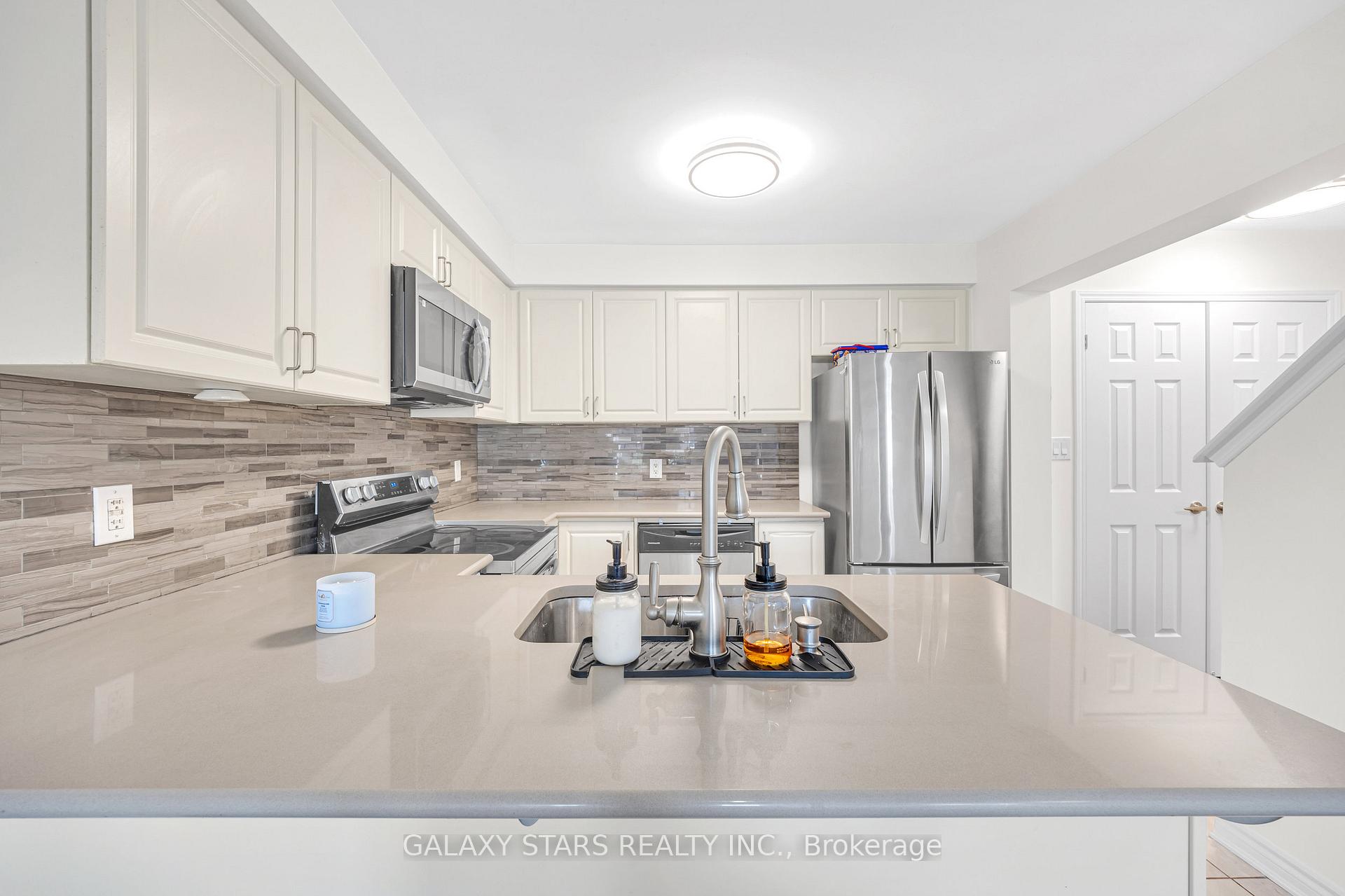 Photo 10 of 1034 Dragonfly Avenue, Pickering, Rural Pickering — HOMEH