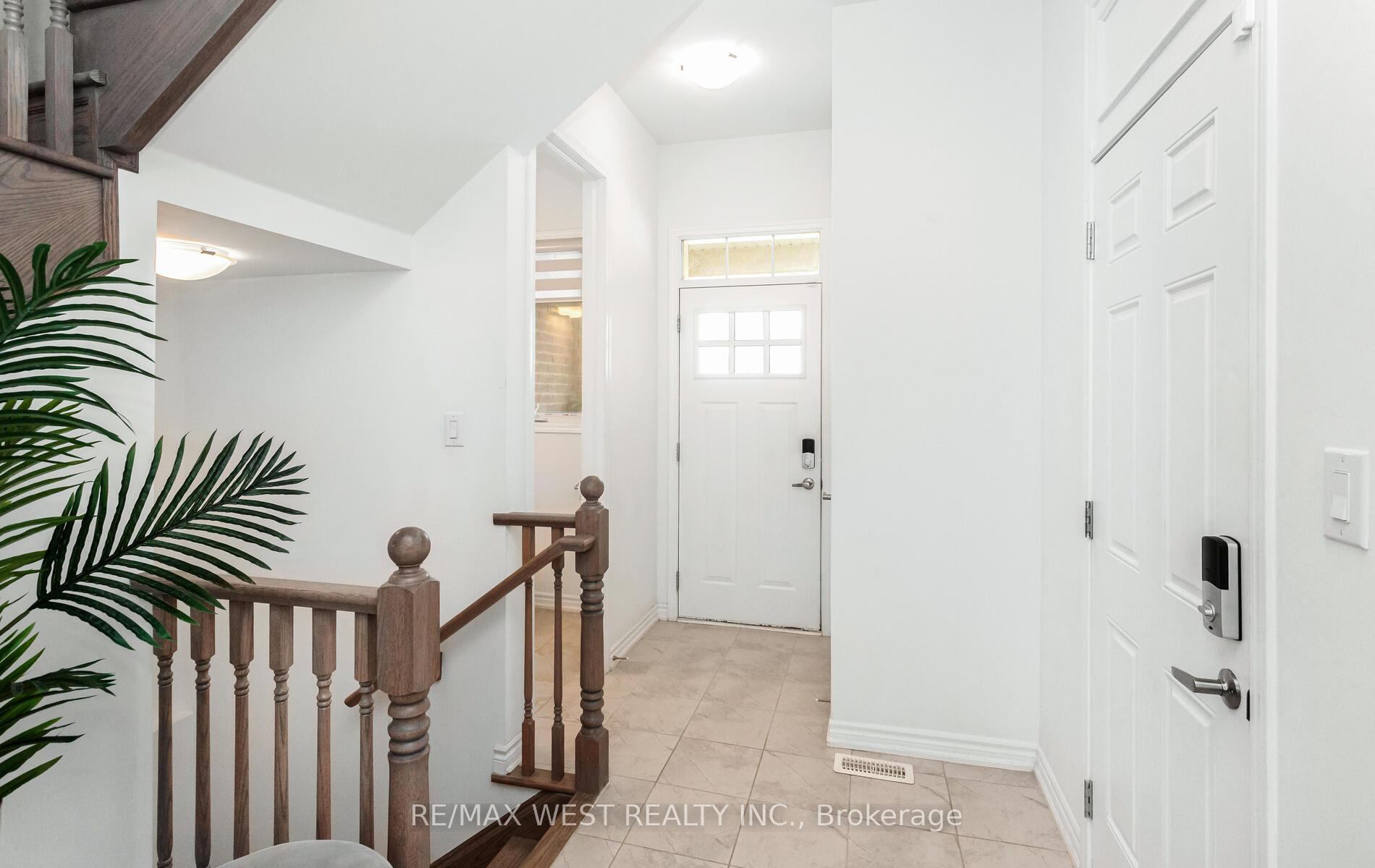 Photo 4 of 808 Aspen Terrace, Milton, Cobban — HOMEH