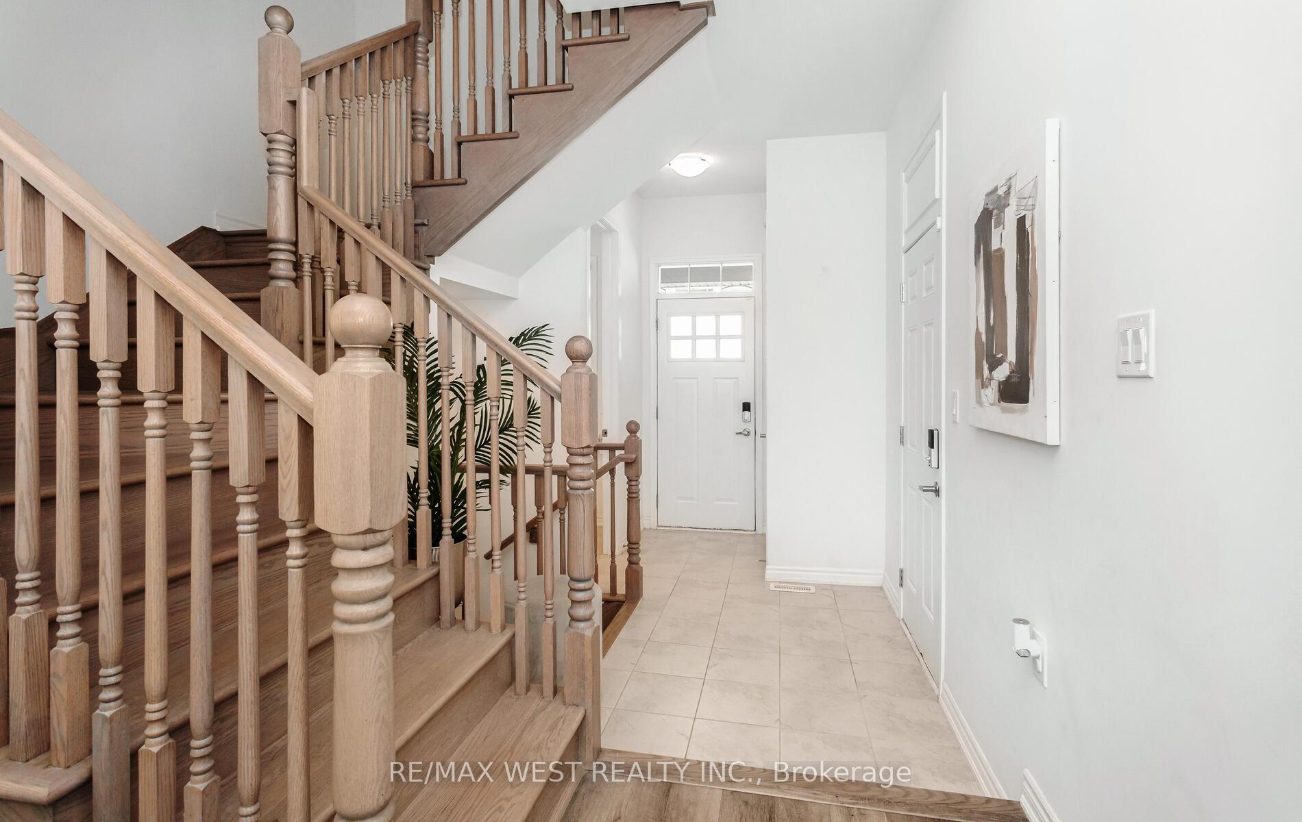 Photo 5 of 808 Aspen Terrace, Milton, Cobban — HOMEH