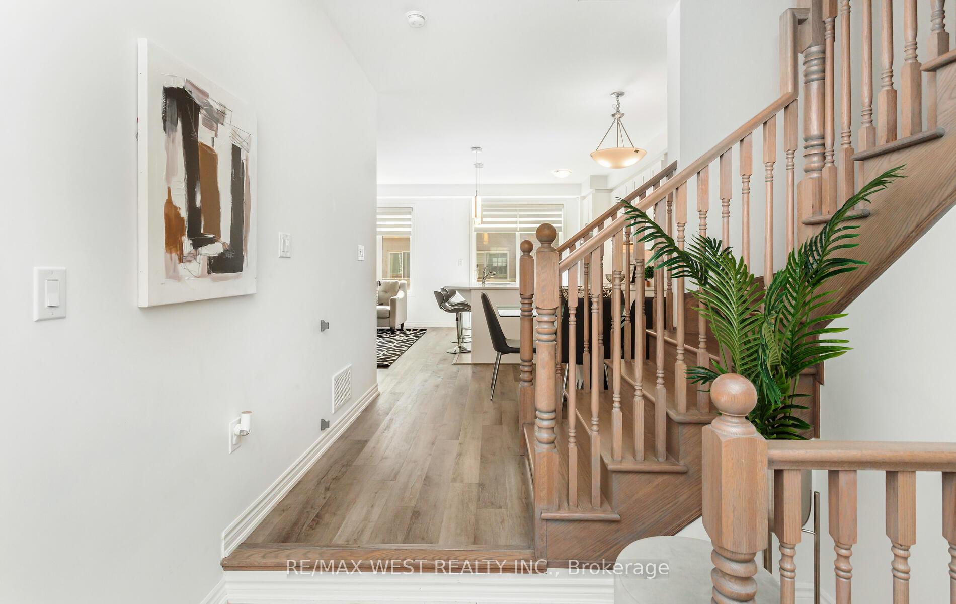 Photo 6 of 808 Aspen Terrace, Milton, Cobban — HOMEH