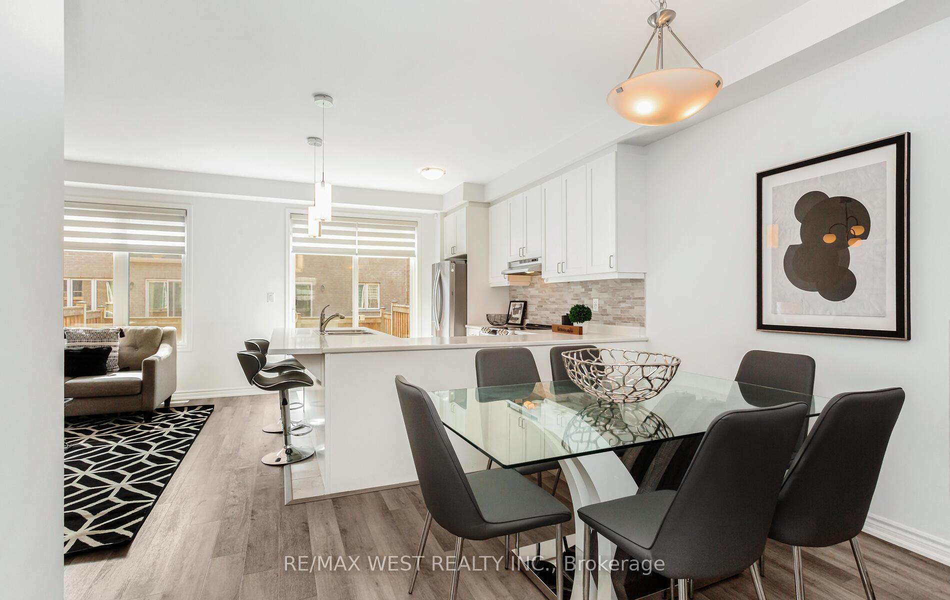 Photo 7 of 808 Aspen Terrace, Milton, Cobban — HOMEH