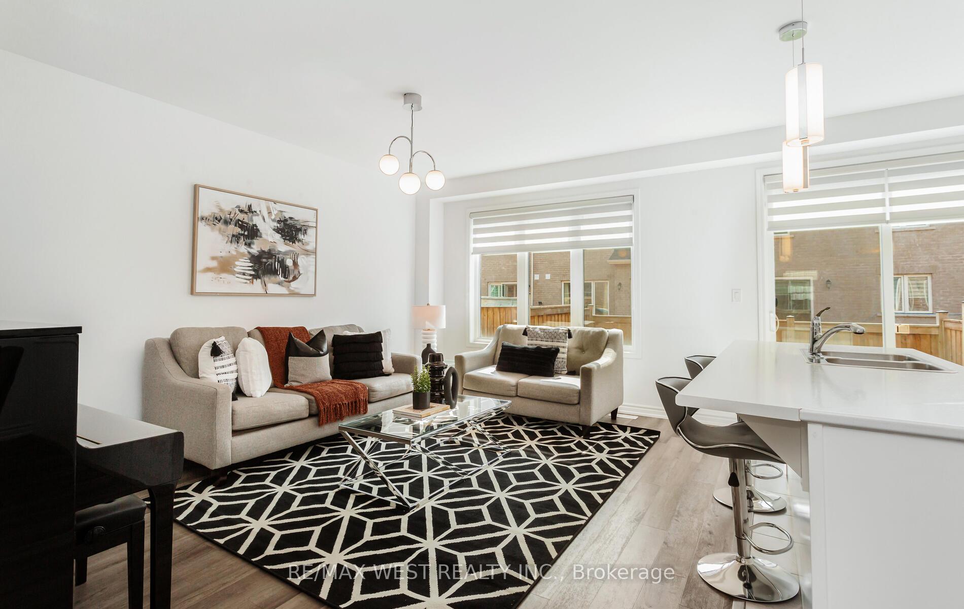 Photo 8 of 808 Aspen Terrace, Milton, Cobban — HOMEH