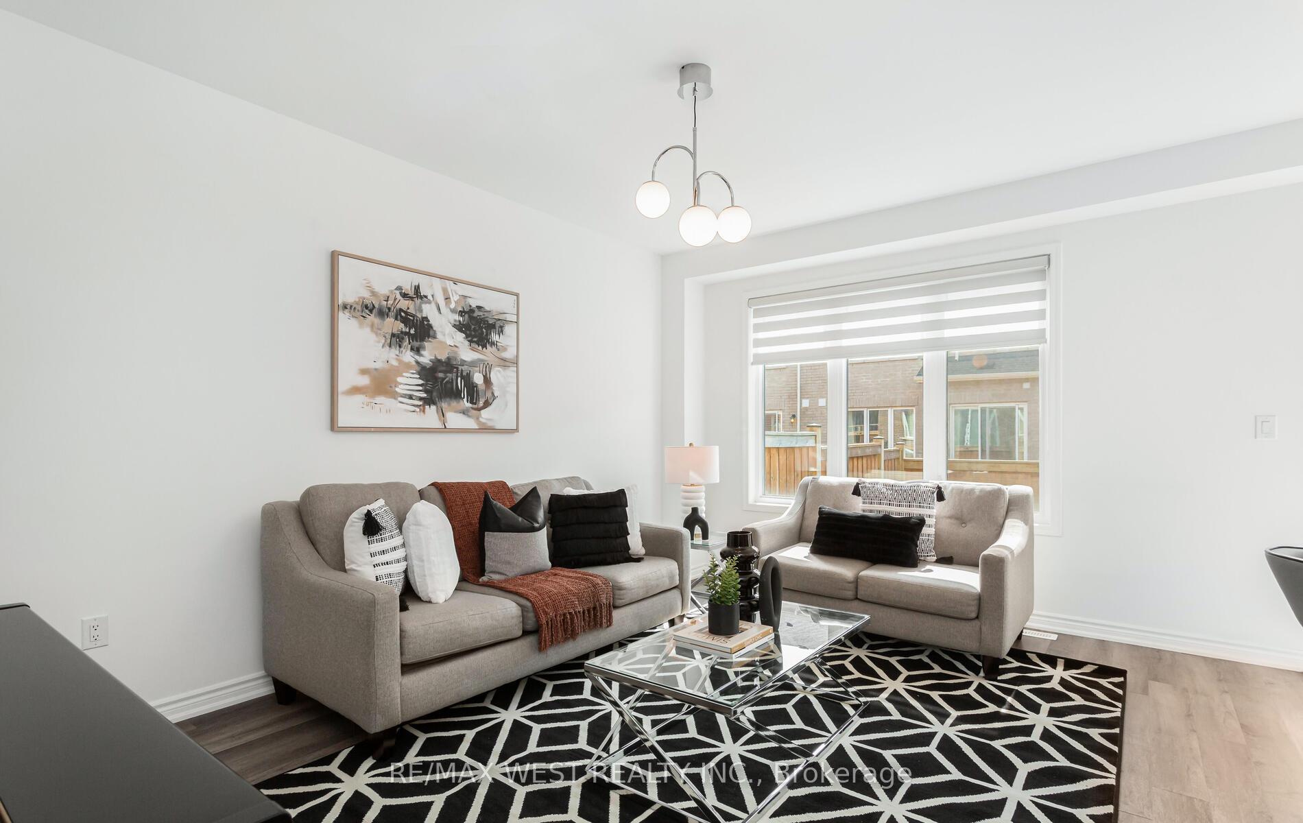 Photo 10 of 808 Aspen Terrace, Milton, Cobban — HOMEH