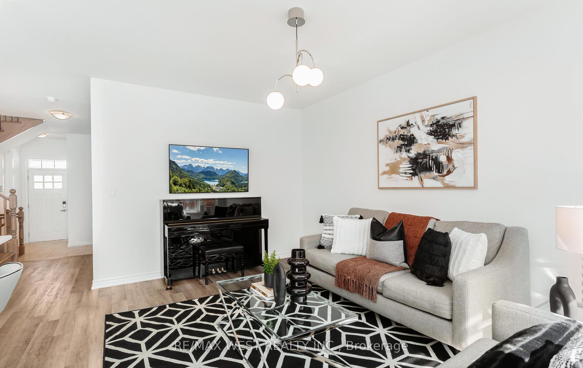 Photo 13 of 808 Aspen Terrace, Milton, Cobban — HOMEH