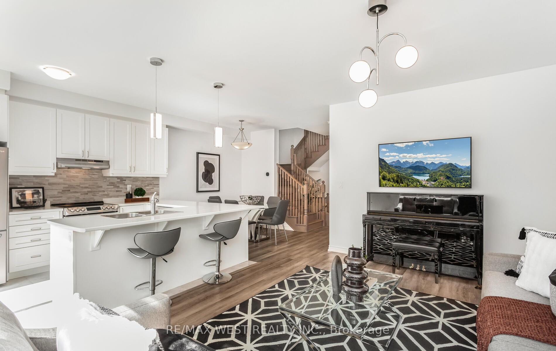Photo 15 of 808 Aspen Terrace, Milton, Cobban — HOMEH