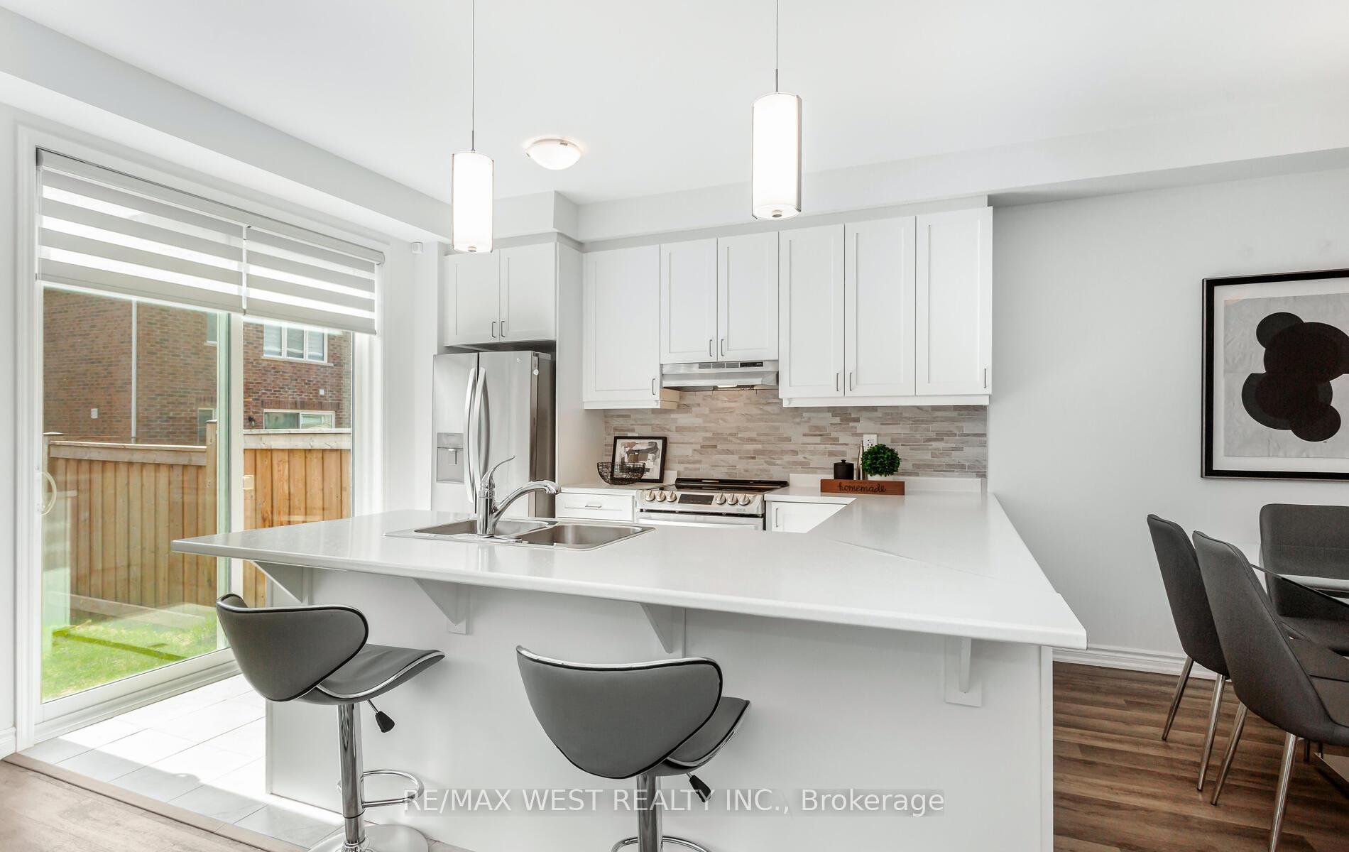 Photo 21 of 808 Aspen Terrace, Milton, Cobban — HOMEH