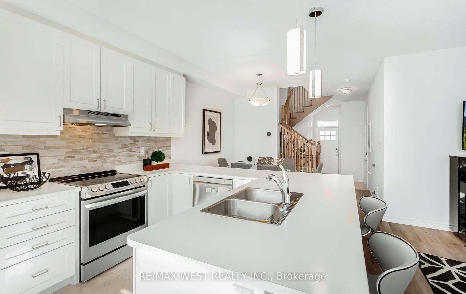 Photo 24 of 808 Aspen Terrace, Milton, Cobban — HOMEH