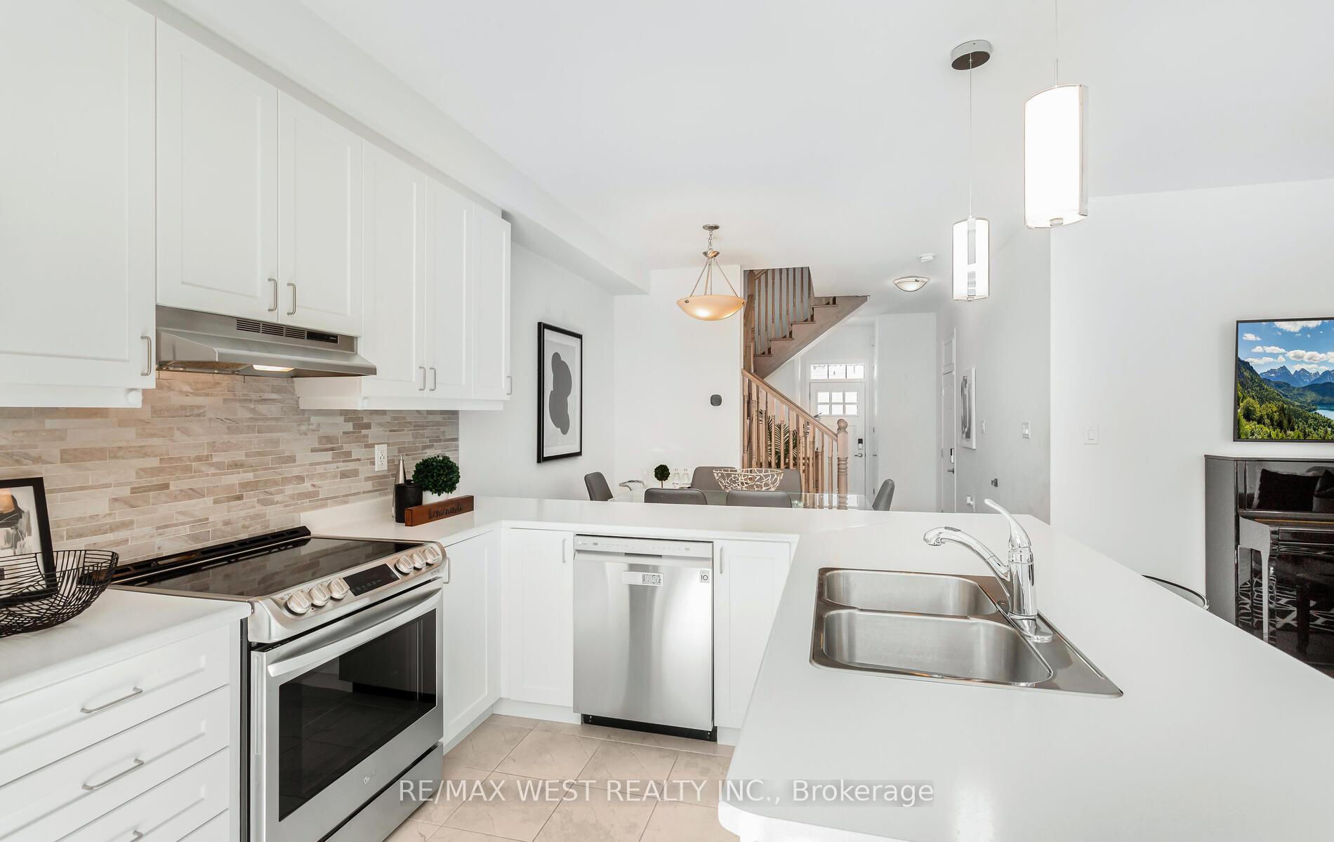 Photo 25 of 808 Aspen Terrace, Milton, Cobban — HOMEH