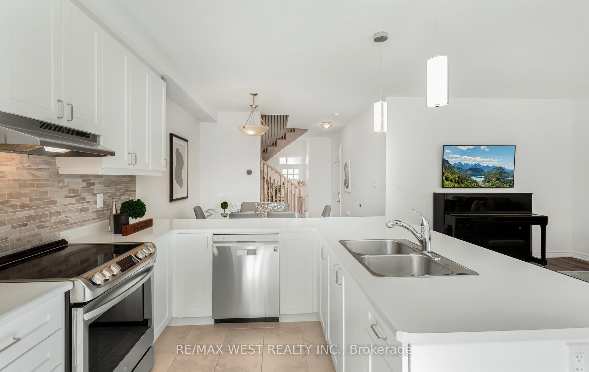 Photo 26 of 808 Aspen Terrace, Milton, Cobban — HOMEH