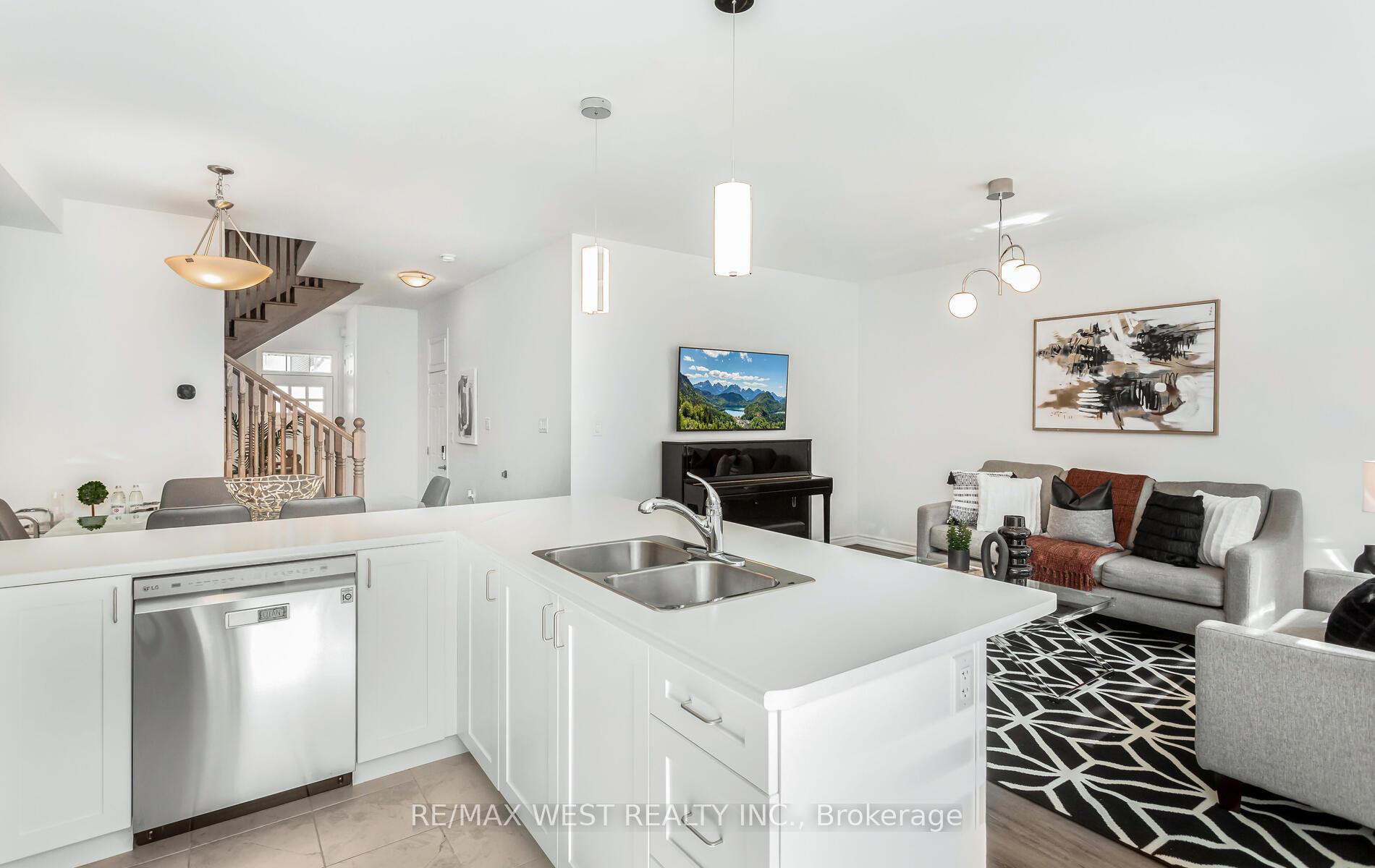 Photo 27 of 808 Aspen Terrace, Milton, Cobban — HOMEH