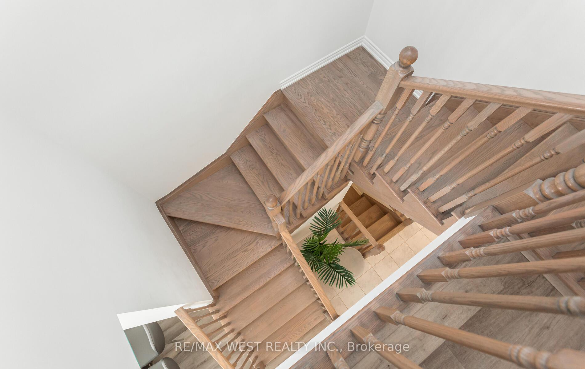 Photo 34 of 808 Aspen Terrace, Milton, Cobban — HOMEH