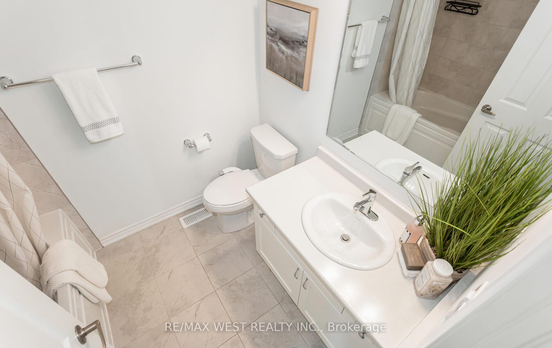 Photo 48 of 808 Aspen Terrace, Milton, Cobban — HOMEH