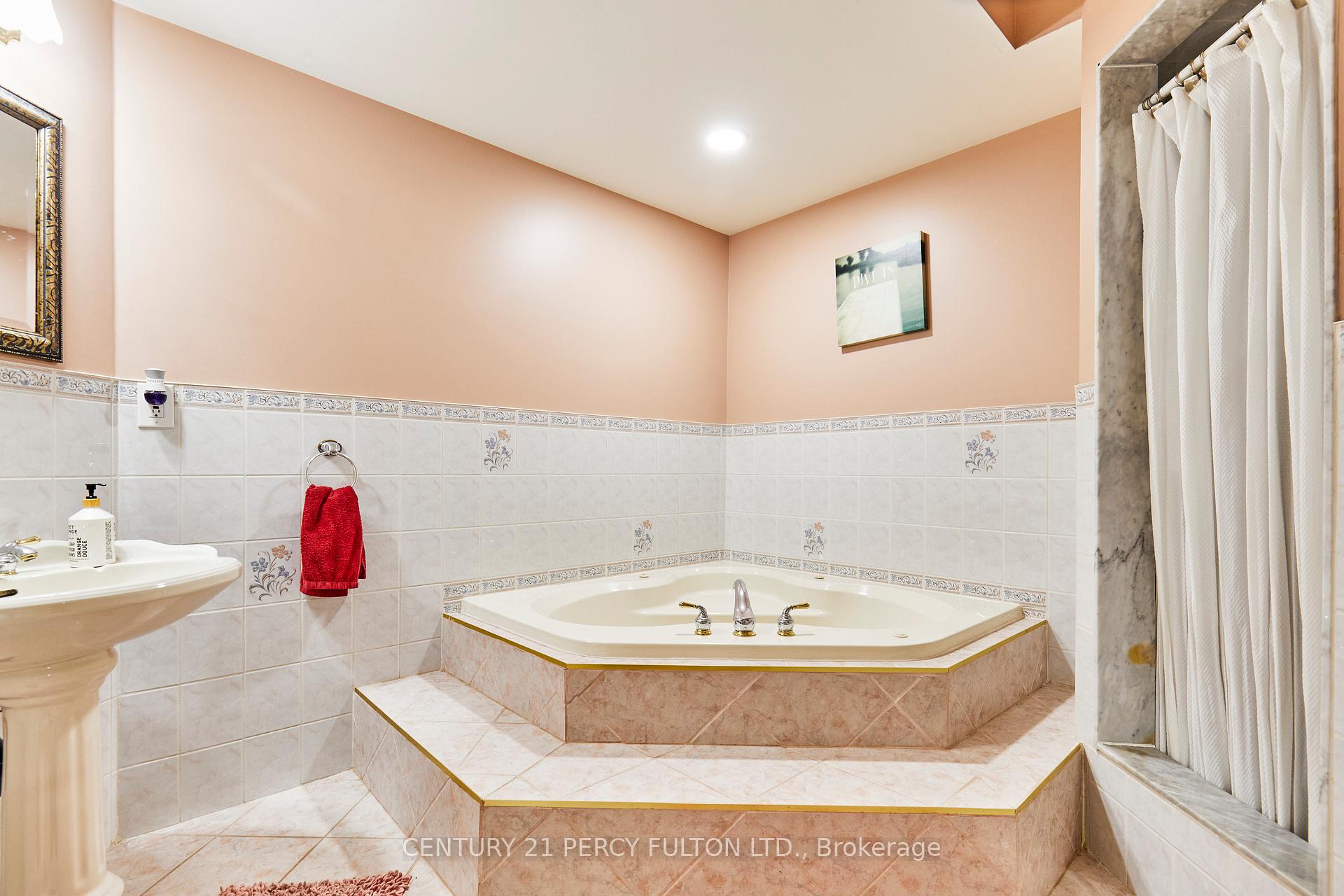 Photo 18 of 483 Ormond Drive, Oshawa, Samac — HOMEH