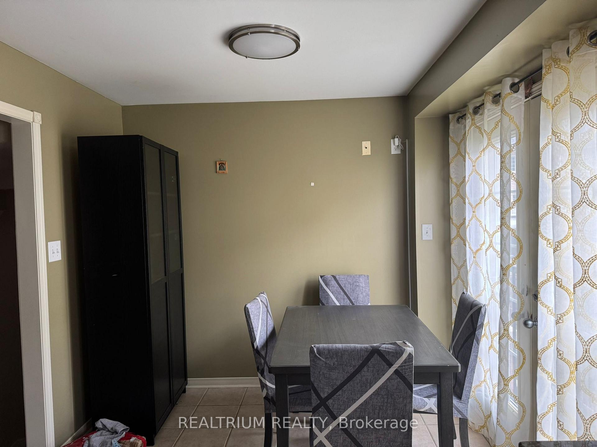 Photo 5 of Unit 39, 1850 Kingston Road, Pickering, Village East — HOMEH
