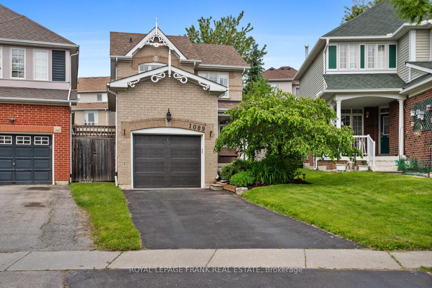 Photo 2 of 1089 Timberland Crescent, Oshawa, Pinecrest — HOMEH