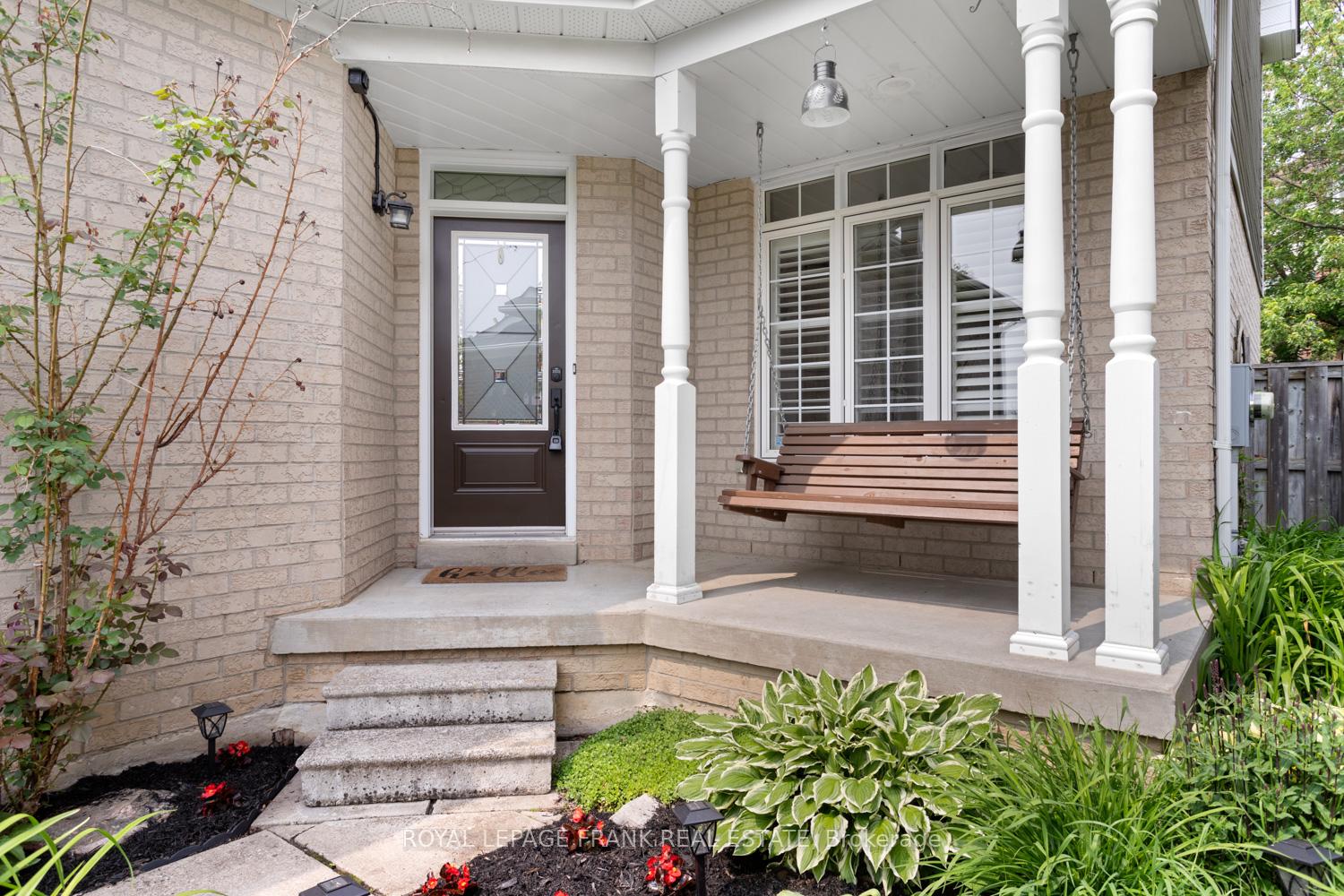 Photo 3 of 1089 Timberland Crescent, Oshawa, Pinecrest — HOMEH