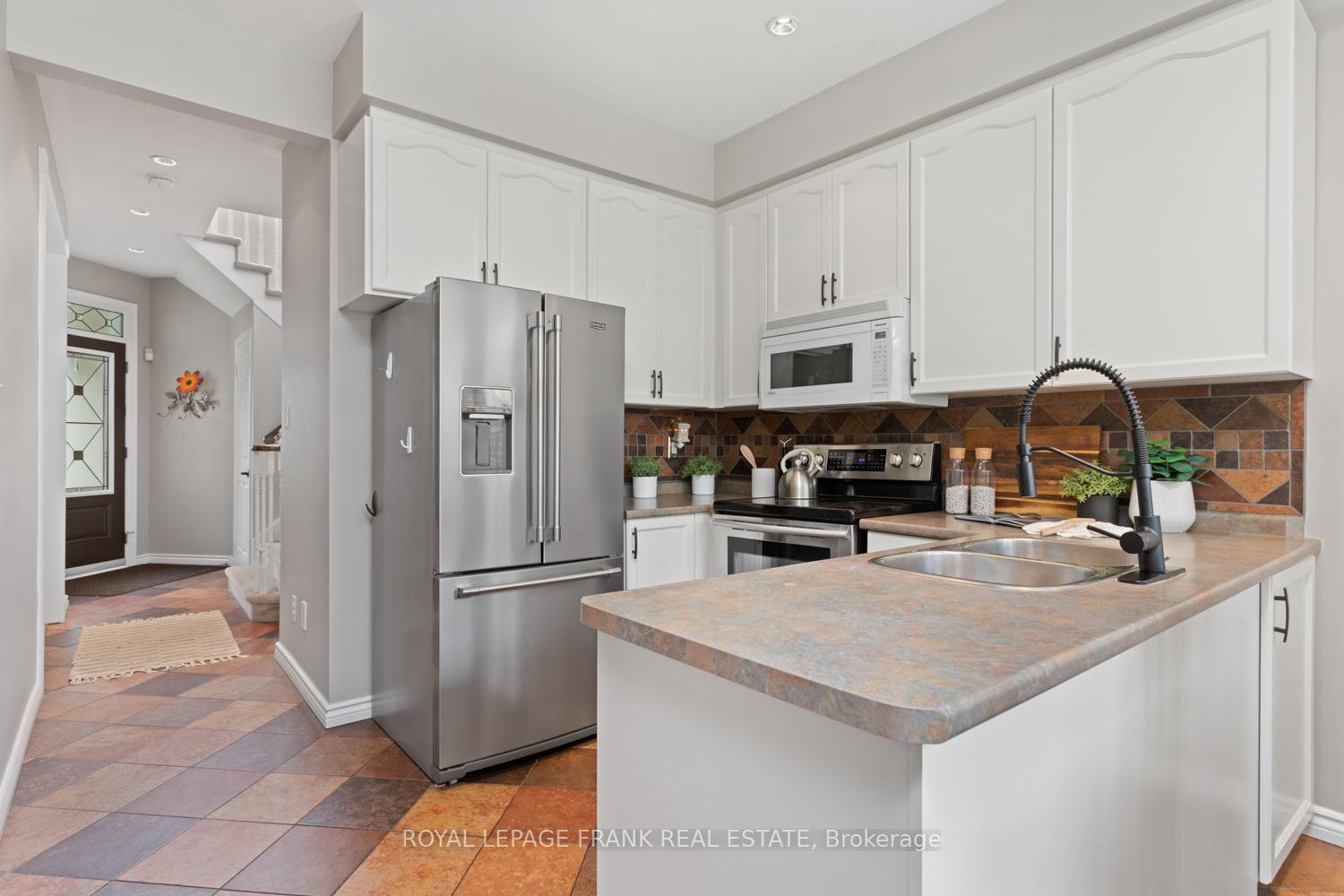 Photo 10 of 1089 Timberland Crescent, Oshawa, Pinecrest — HOMEH