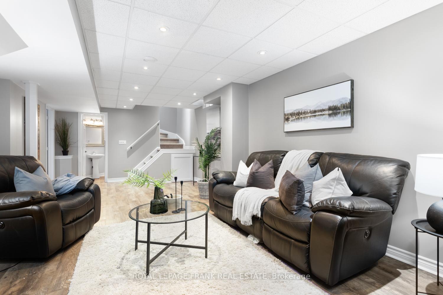 Photo 13 of 1089 Timberland Crescent, Oshawa, Pinecrest — HOMEH