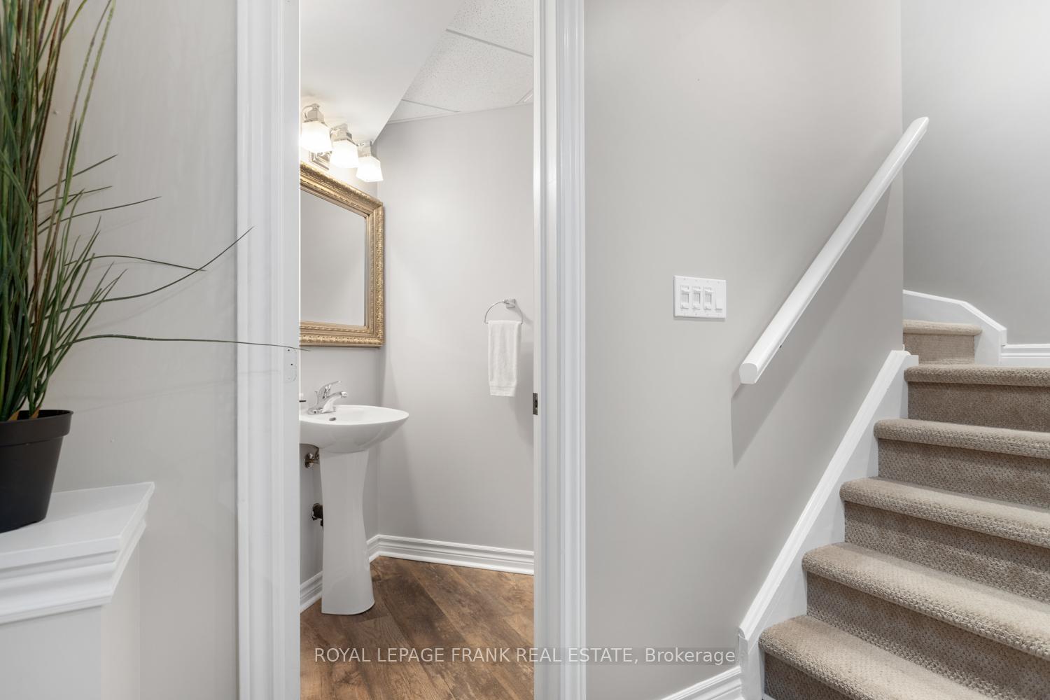 Photo 15 of 1089 Timberland Crescent, Oshawa, Pinecrest — HOMEH