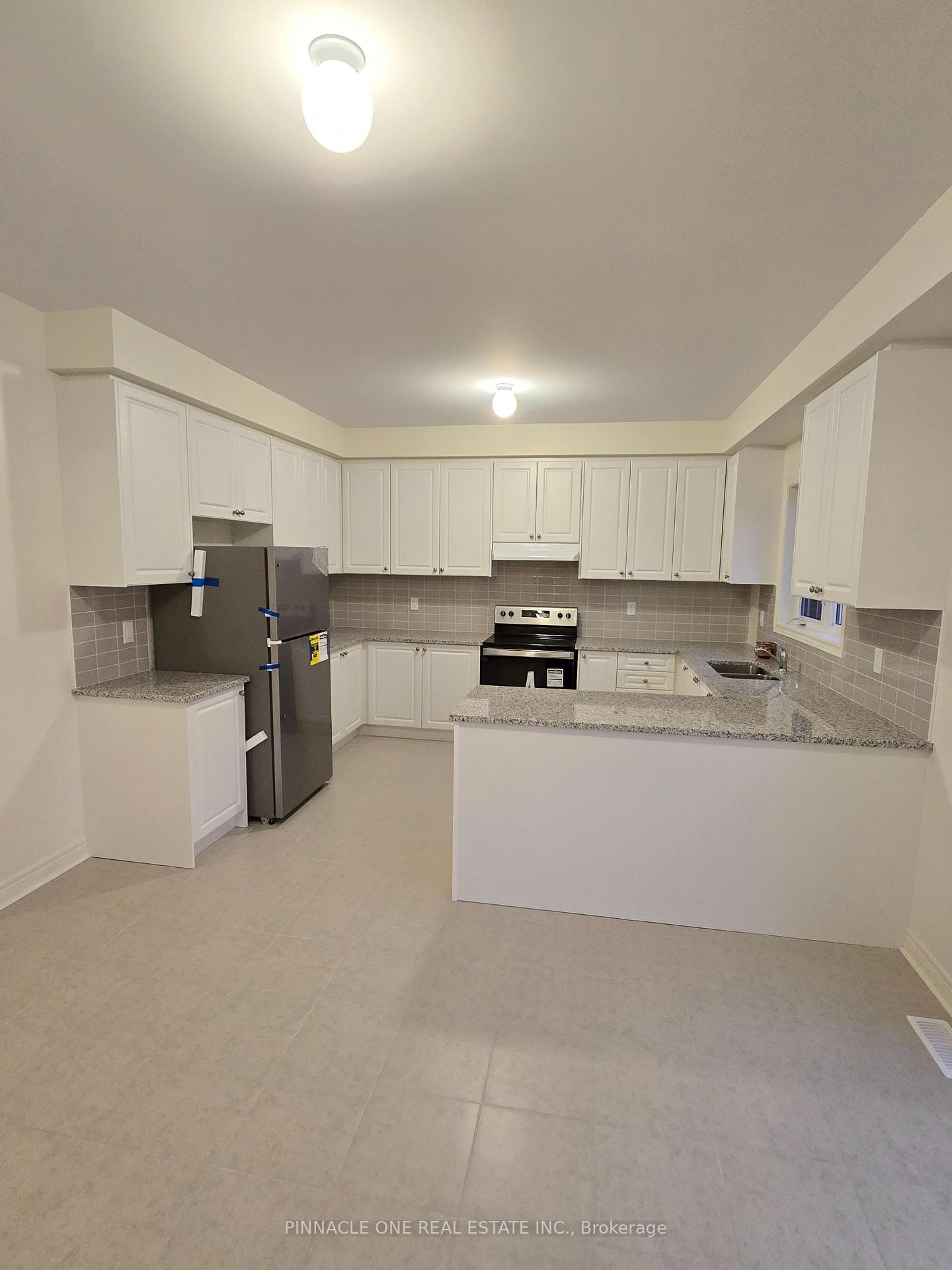 Photo 4 of 1192 Drinkle Crescent, Oshawa, Eastdale — HOMEH
