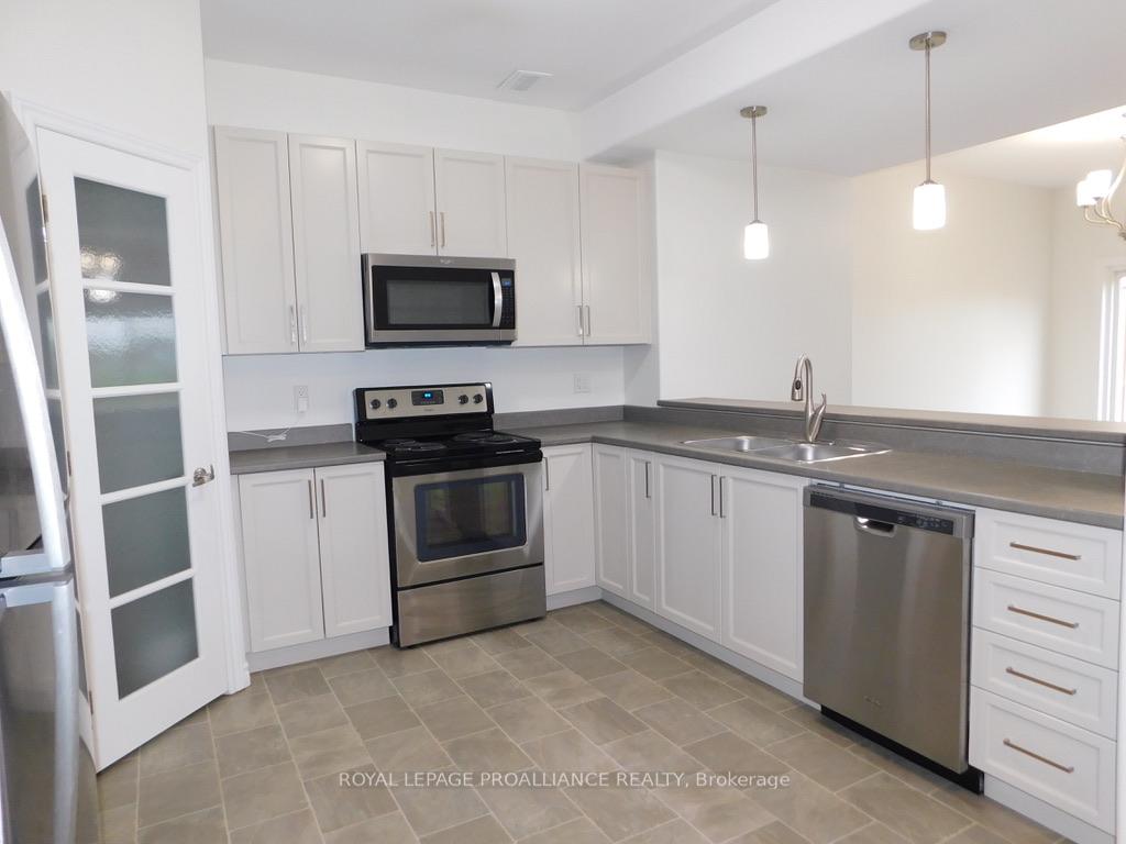 Photo 4 of 77 Ledgerock Court, Quinte West, Sidney Ward — HOMEH