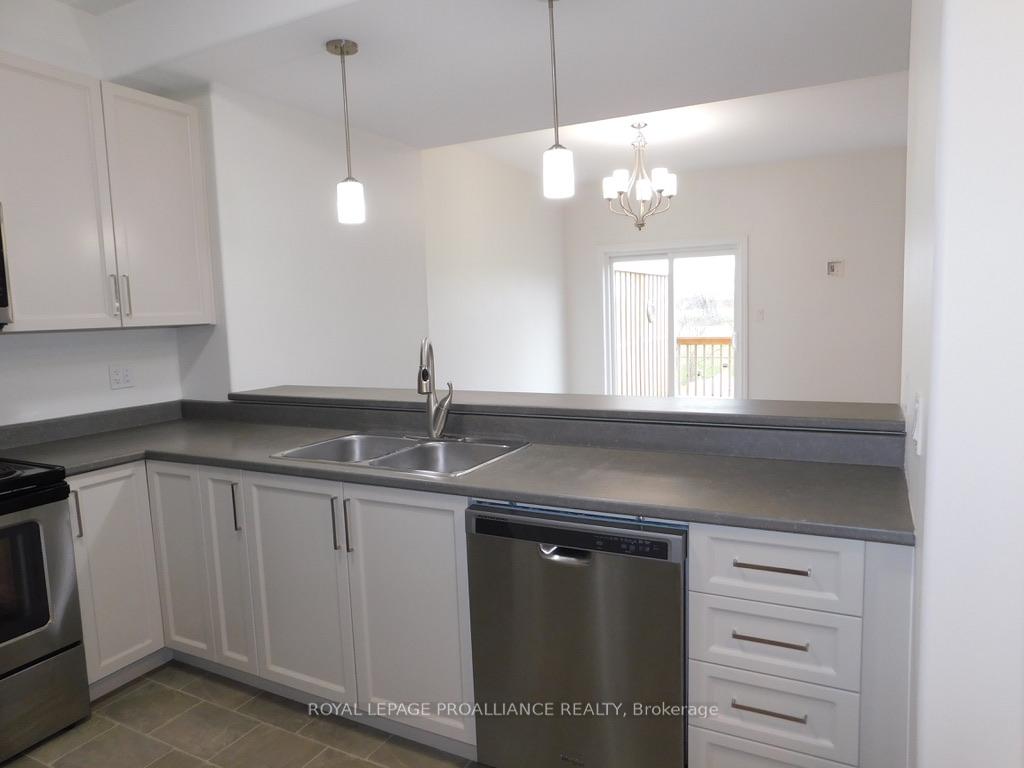 Photo 5 of 77 Ledgerock Court, Quinte West, Sidney Ward — HOMEH