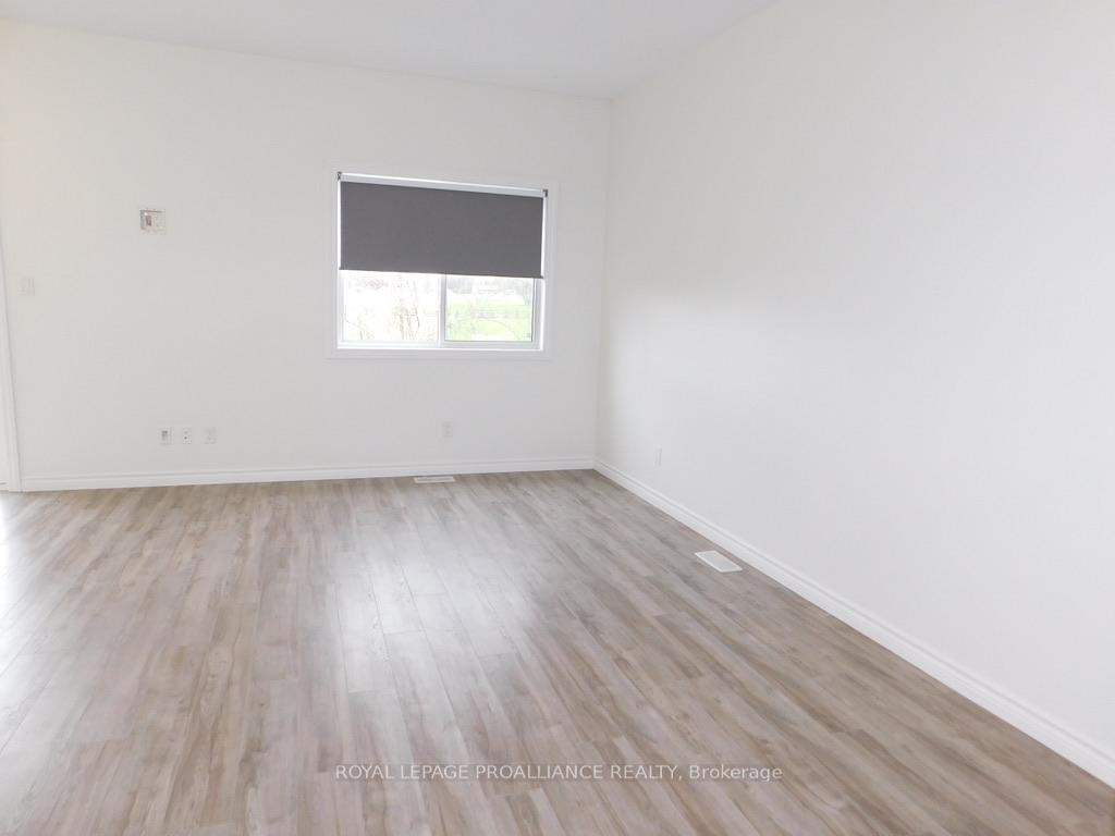 Photo 11 of 77 Ledgerock Court, Quinte West, Sidney Ward — HOMEH
