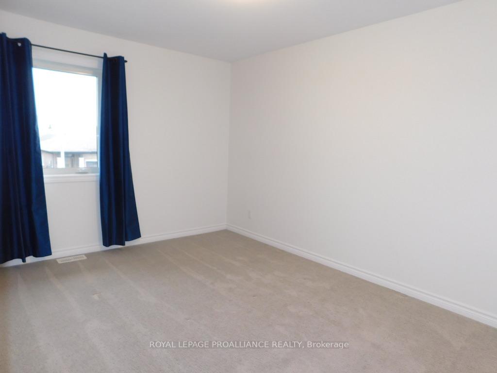 Photo 17 of 77 Ledgerock Court, Quinte West, Sidney Ward — HOMEH