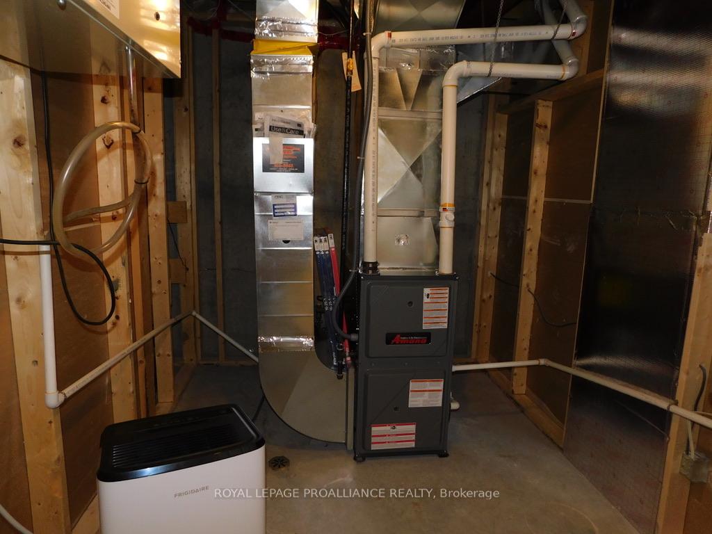 Photo 25 of 77 Ledgerock Court, Quinte West, Sidney Ward — HOMEH