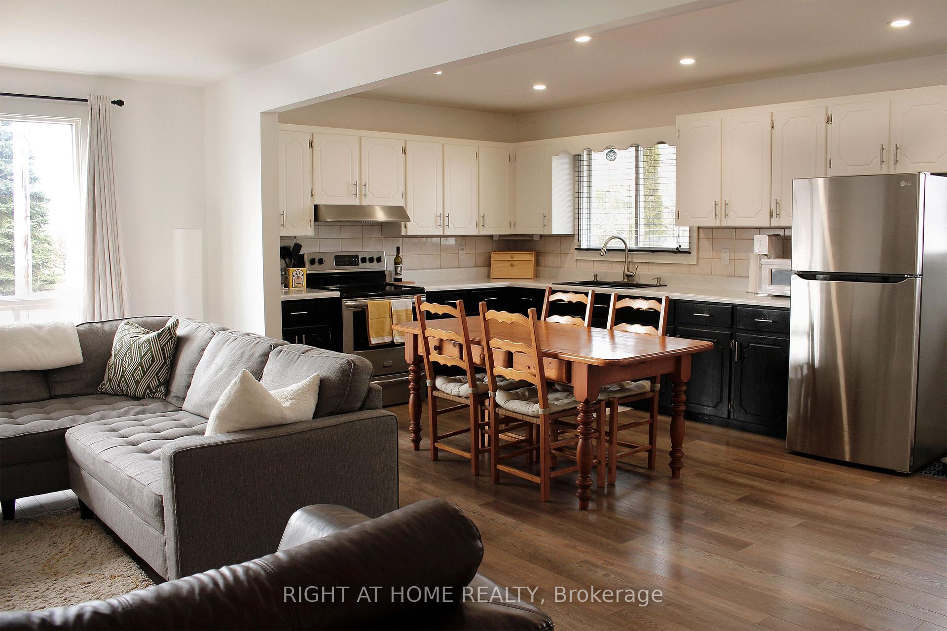 Photo 6 of 59 Consecon Street, Prince Edward County, Wellington Ward — HOMEH