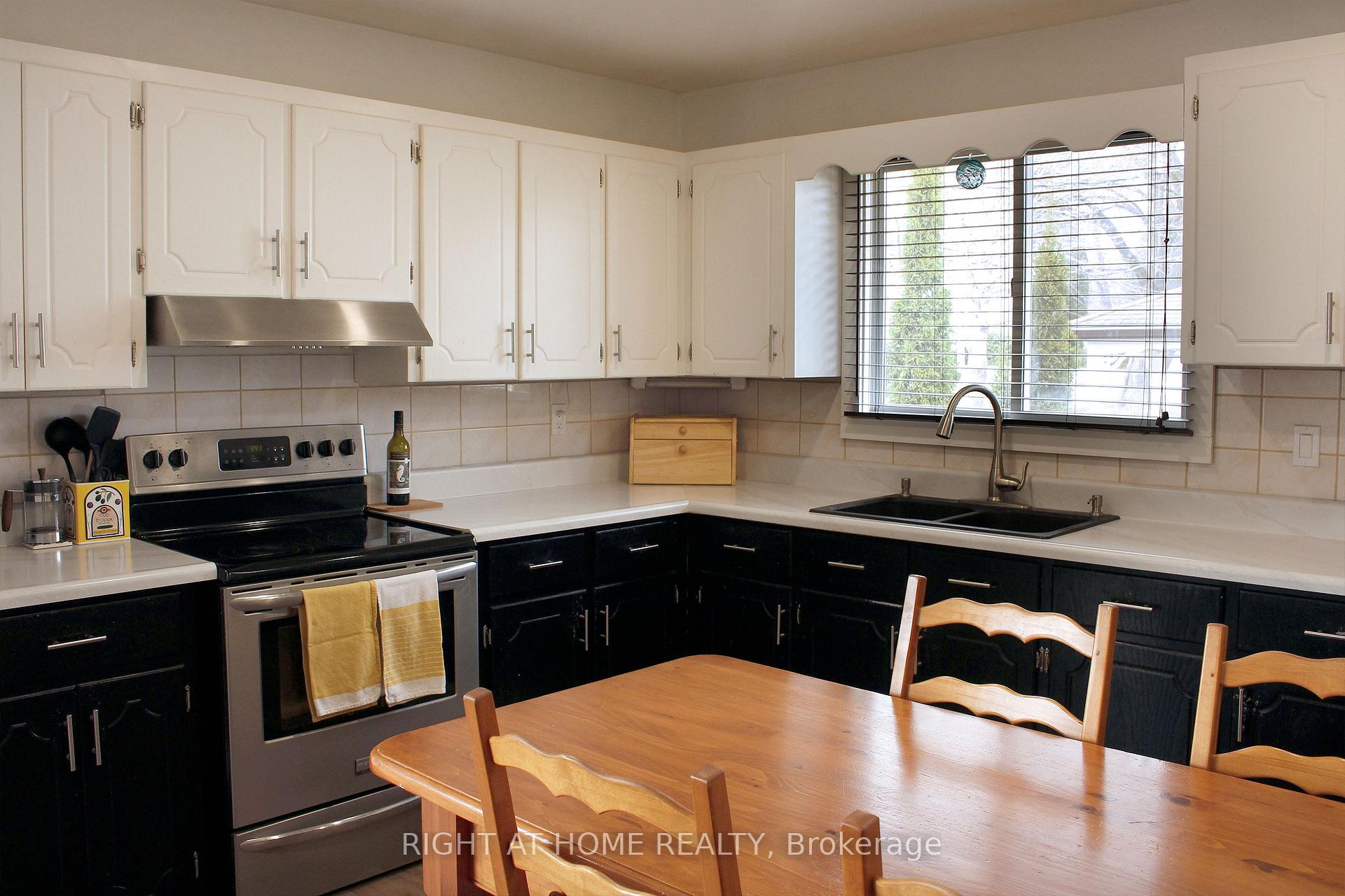 Photo 7 of 59 Consecon Street, Prince Edward County, Wellington Ward — HOMEH