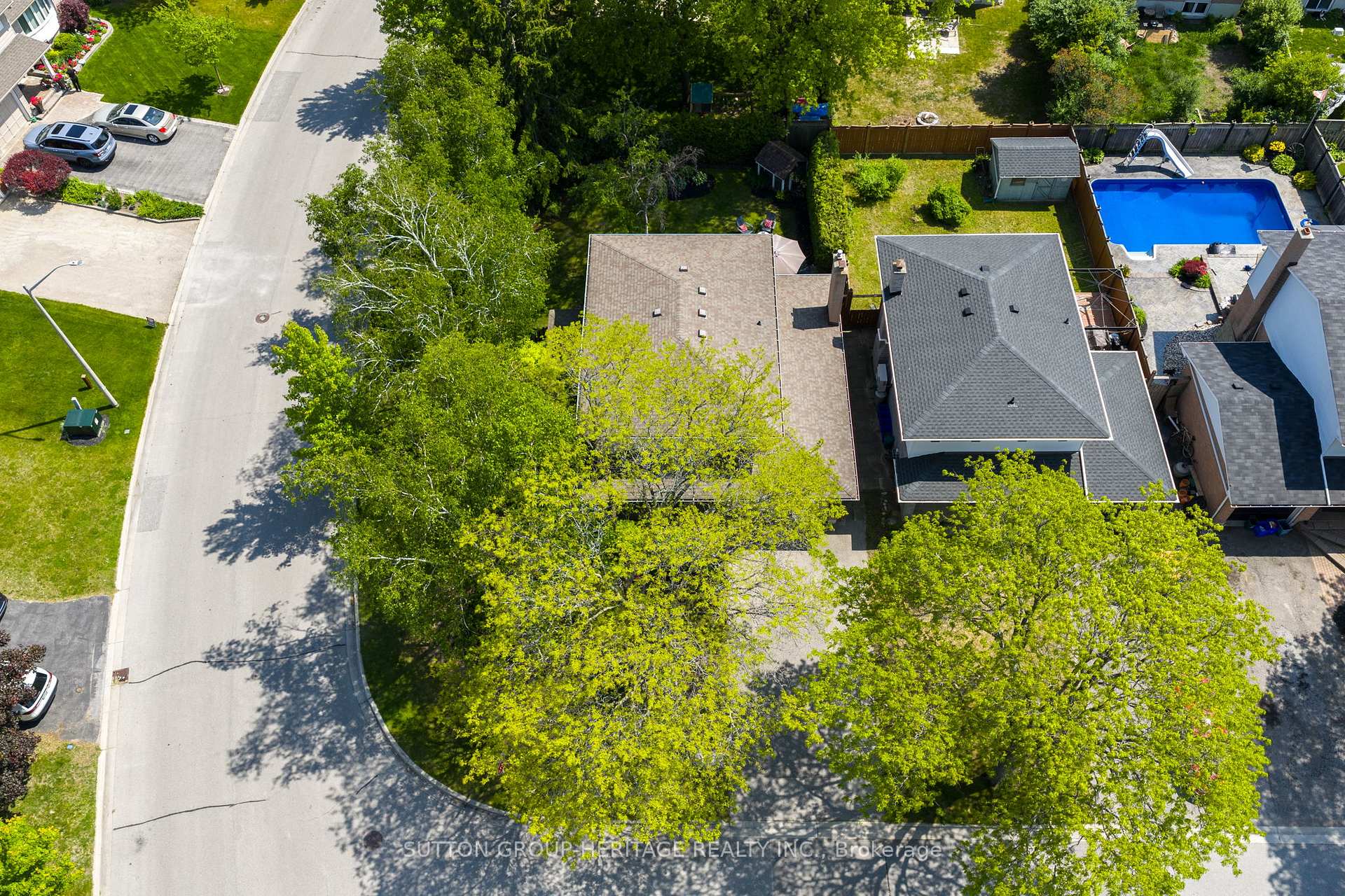 Photo 3 of 232 Kensington Crescent, Oshawa, Centennial — HOMEH