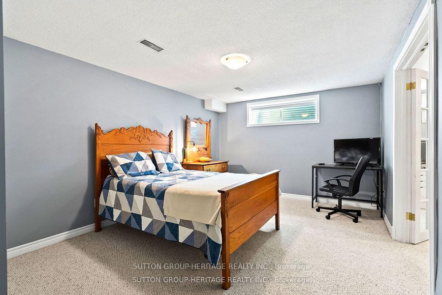 Photo 32 of 232 Kensington Crescent, Oshawa, Centennial — HOMEH
