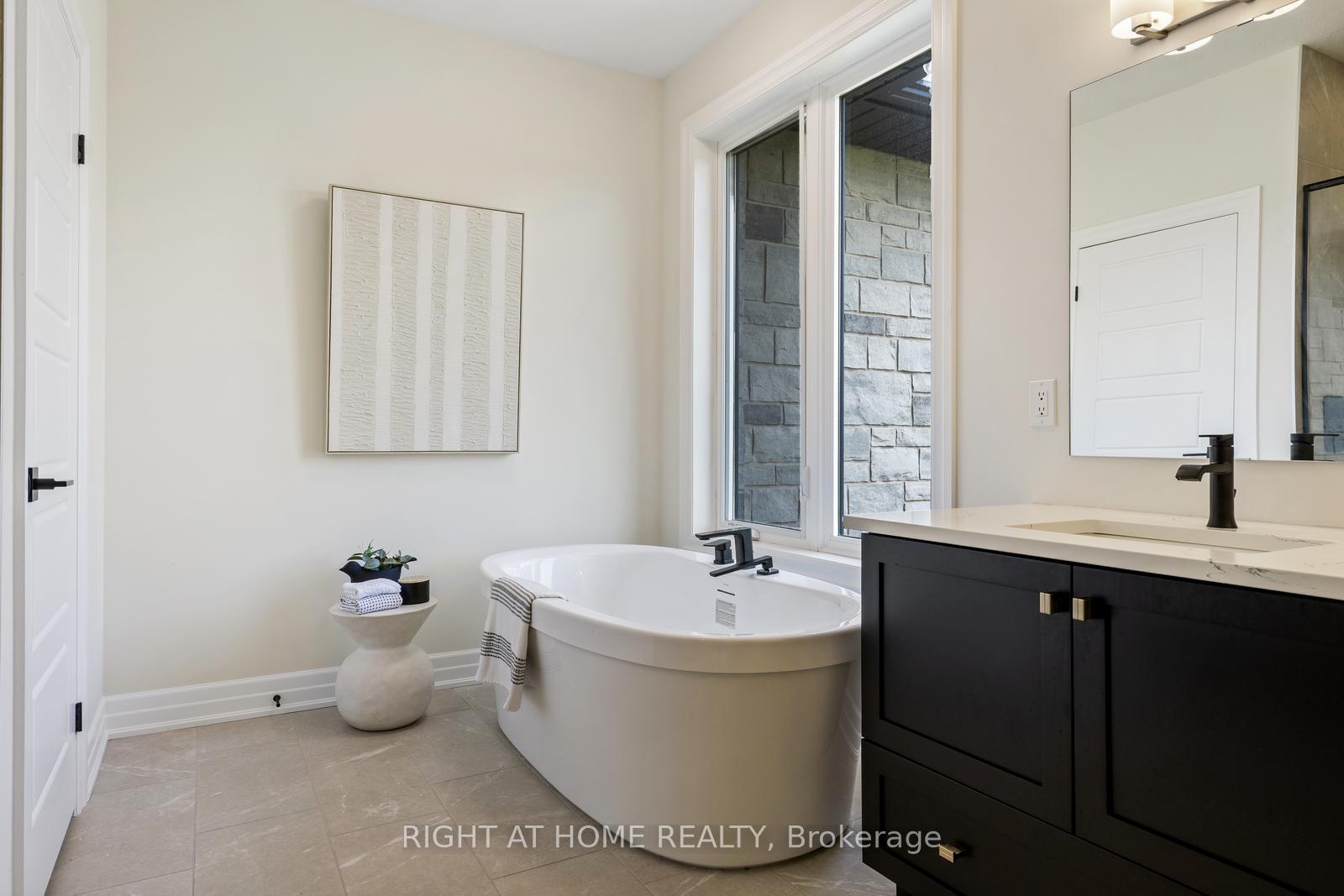 Photo 21 of 11 Whitcombe Way, Puslinch, Morriston — HOMEH